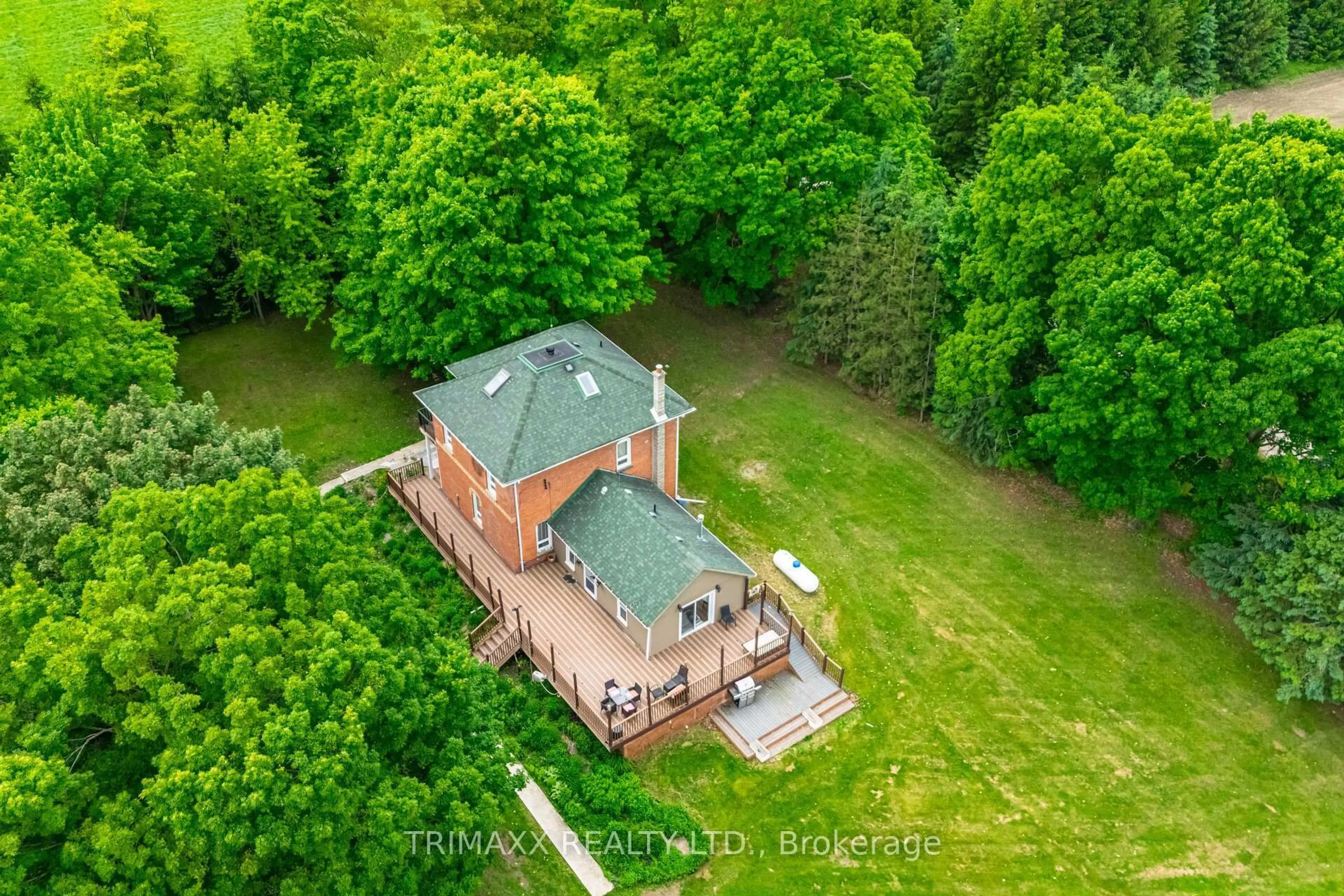 A pic from outside/outdoor area/front of a property/back of a property/a pic from drone, building for 593475 Blind Line, Mono Ontario L9W 5N1