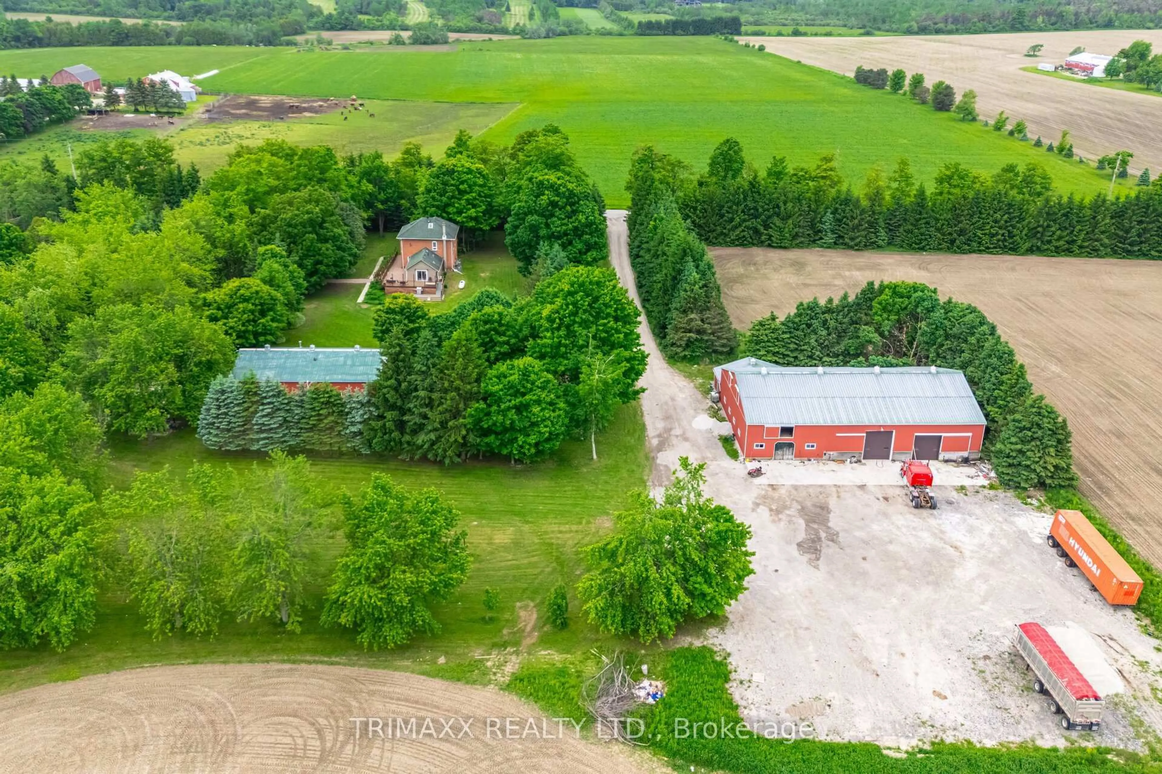 A pic from outside/outdoor area/front of a property/back of a property/a pic from drone, building for 593475 Blind Line, Mono Ontario L9W 5N1