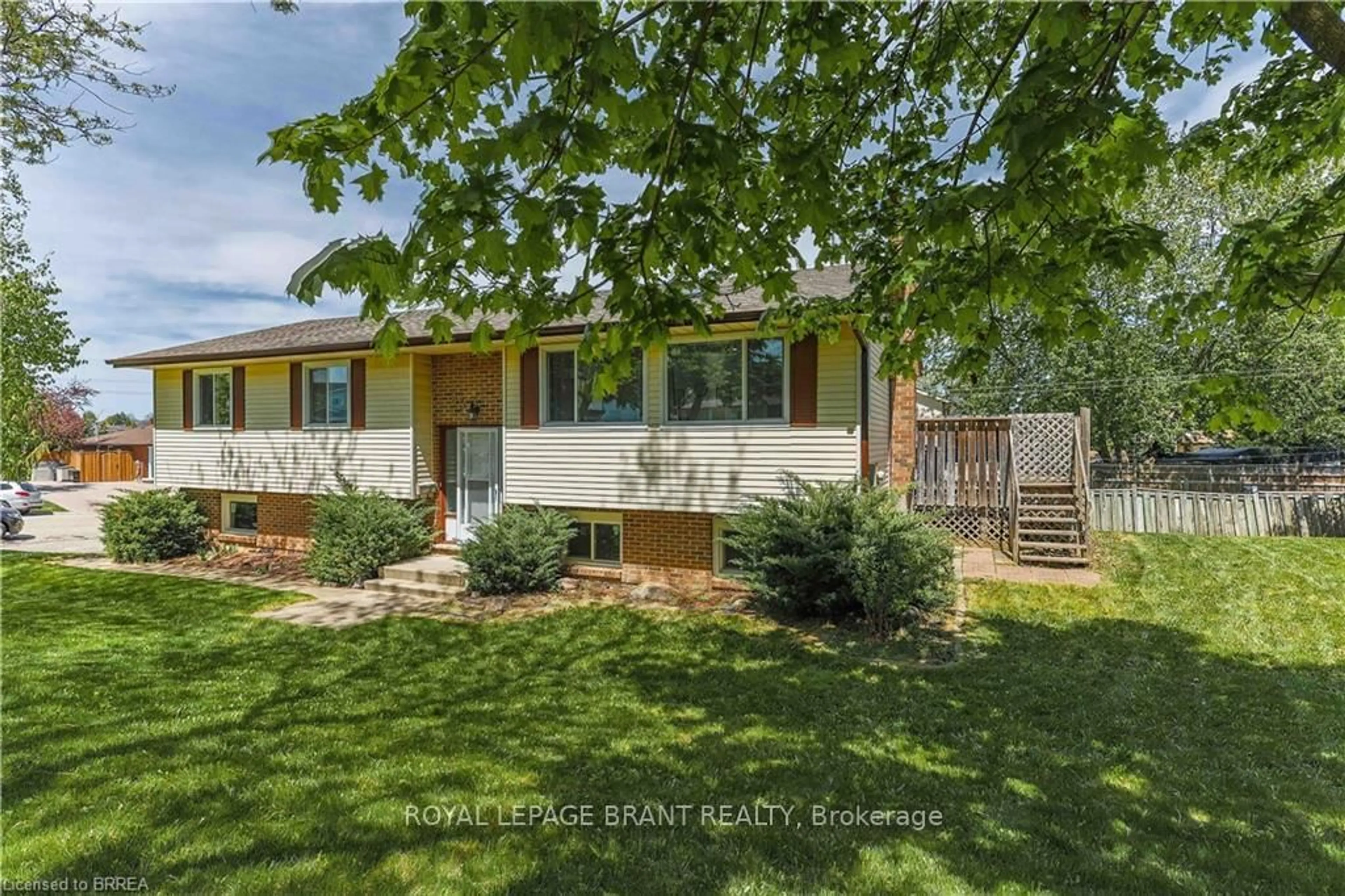 A pic from outside/outdoor area/front of a property/back of a property/a pic from drone, street for 85 High Acres Cres, Kitchener Ontario N2N 2S3