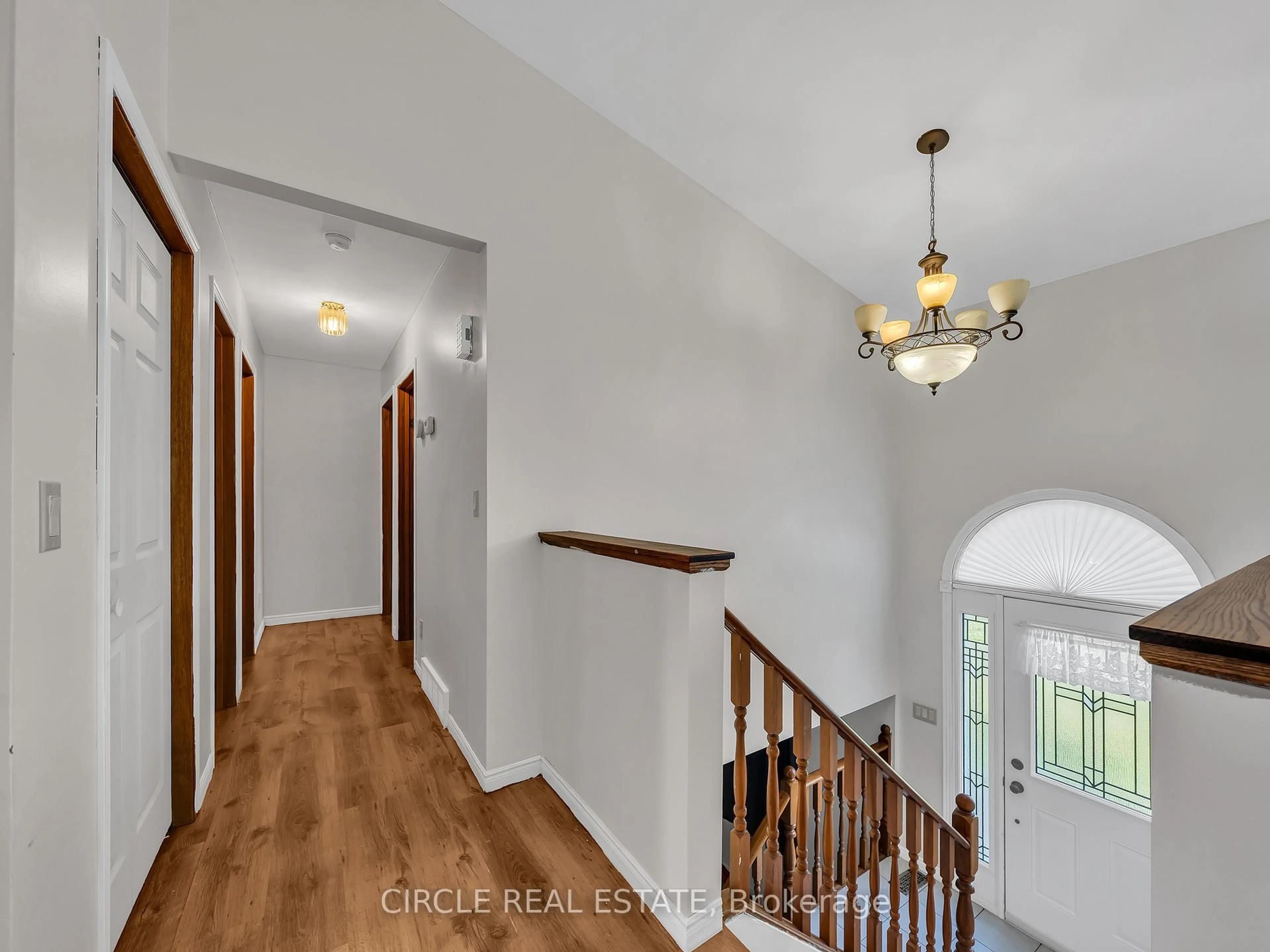 Indoor foyer for 17 Mediterranean Ave, Amherstburg Ontario N9V 3X6