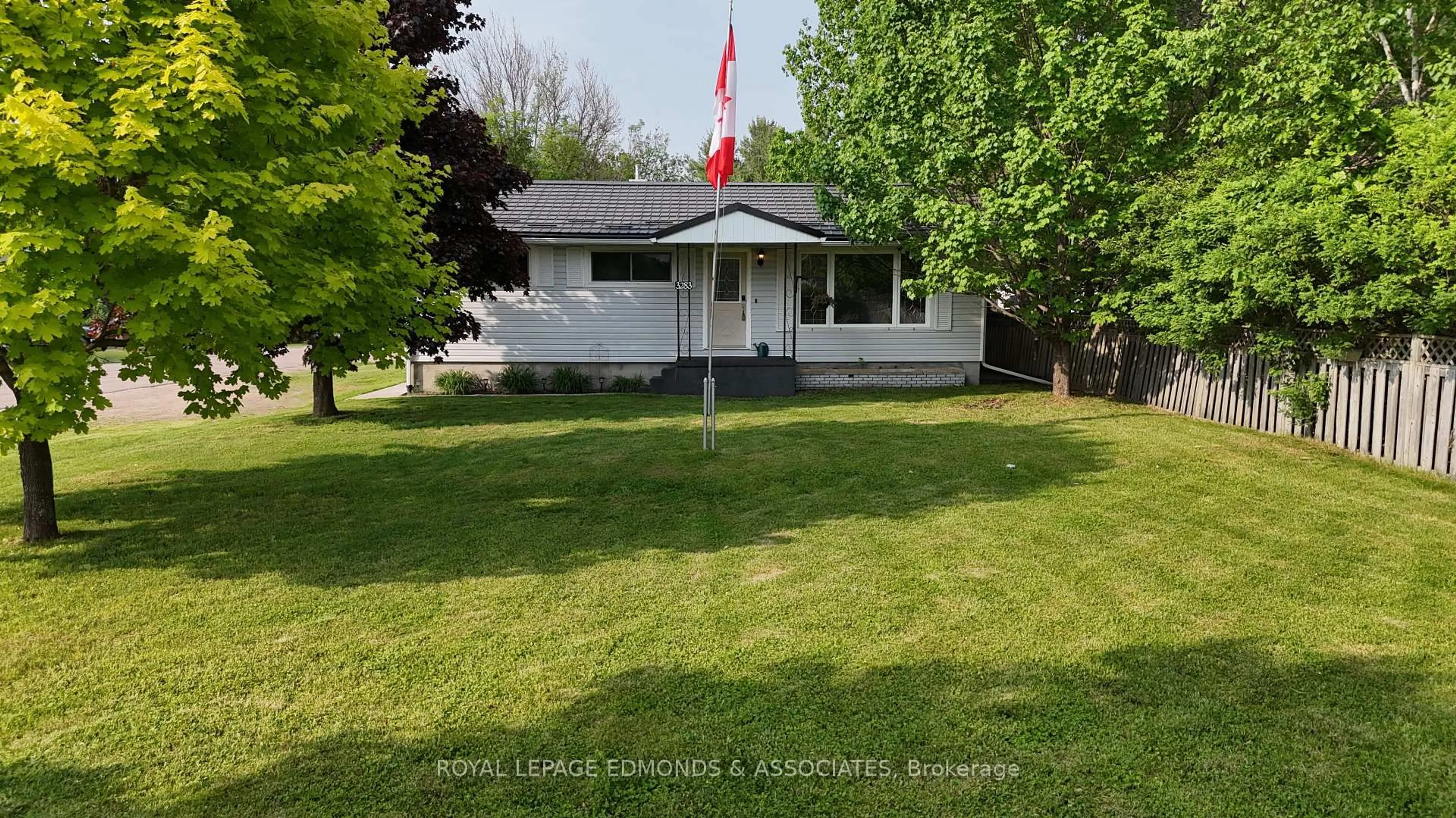 A pic from outside/outdoor area/front of a property/back of a property/a pic from drone, street for 3283 Petawawa Blvd, Petawawa Ontario K8H 1X8