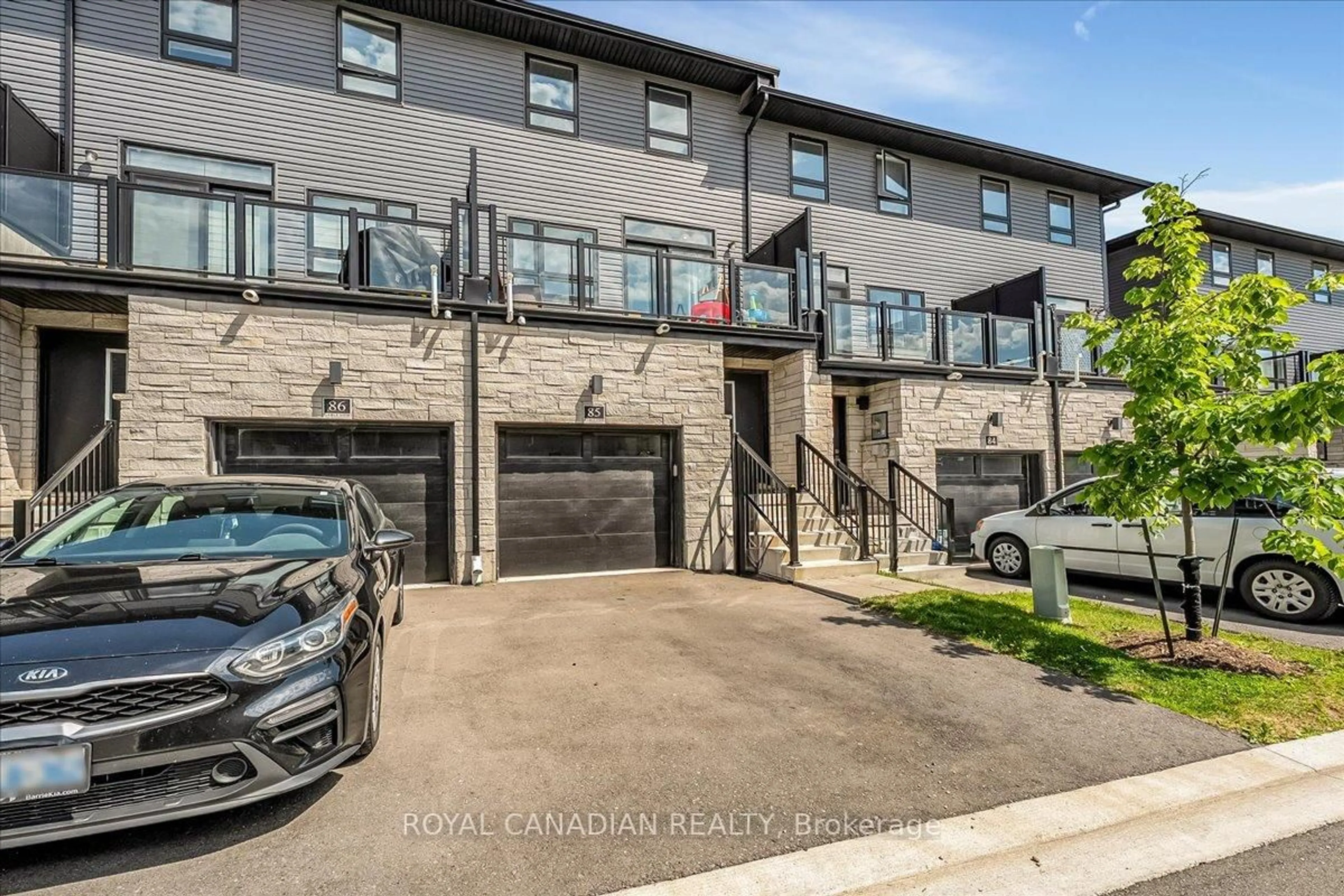 A pic from outside/outdoor area/front of a property/back of a property/a pic from drone, street for 51 SPARROW Ave #85, Cambridge Ontario N1T 0E5