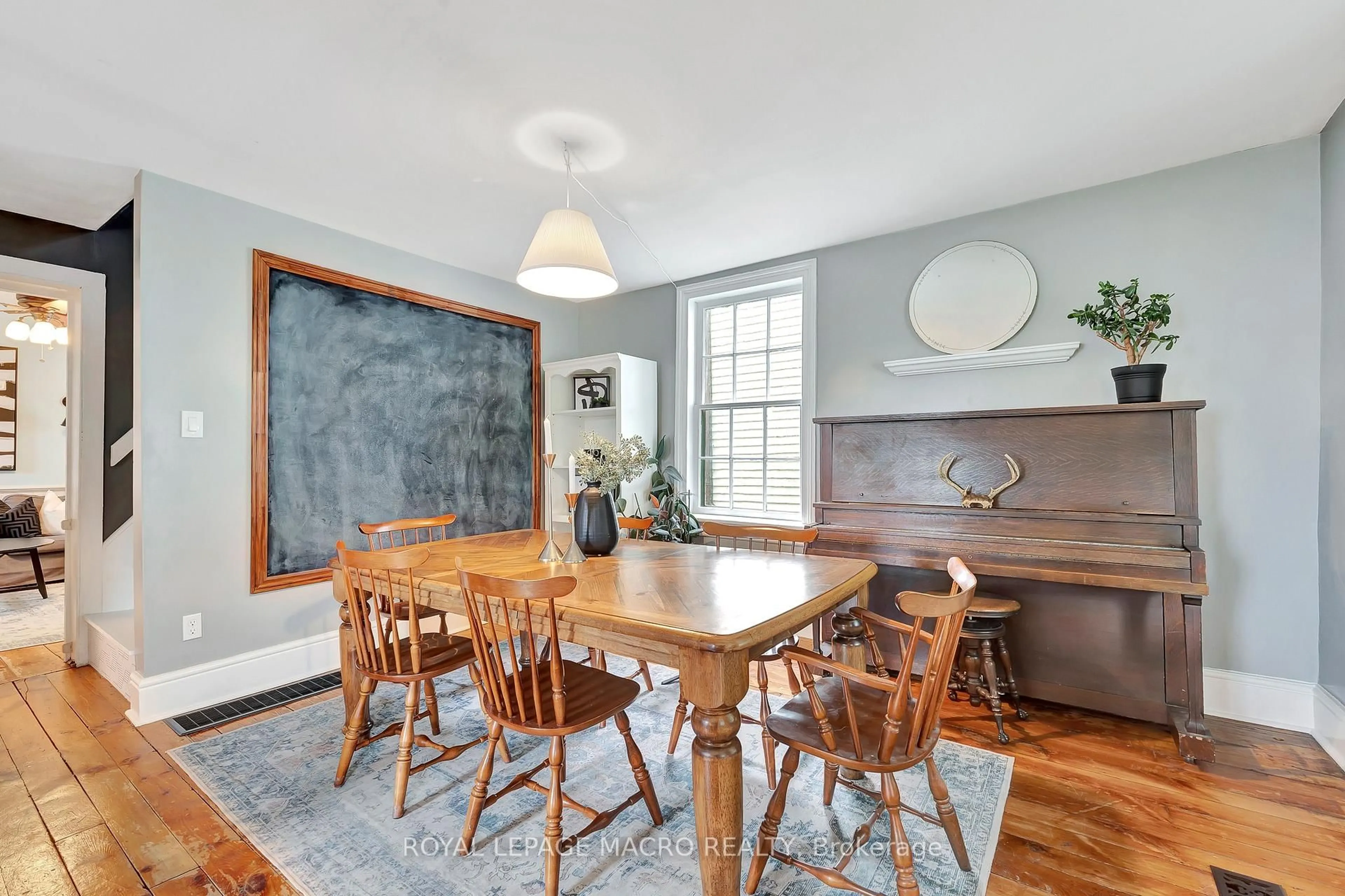 Dining room, unknown for 1725 Franklin Blvd, Cambridge Ontario N3C 1N7