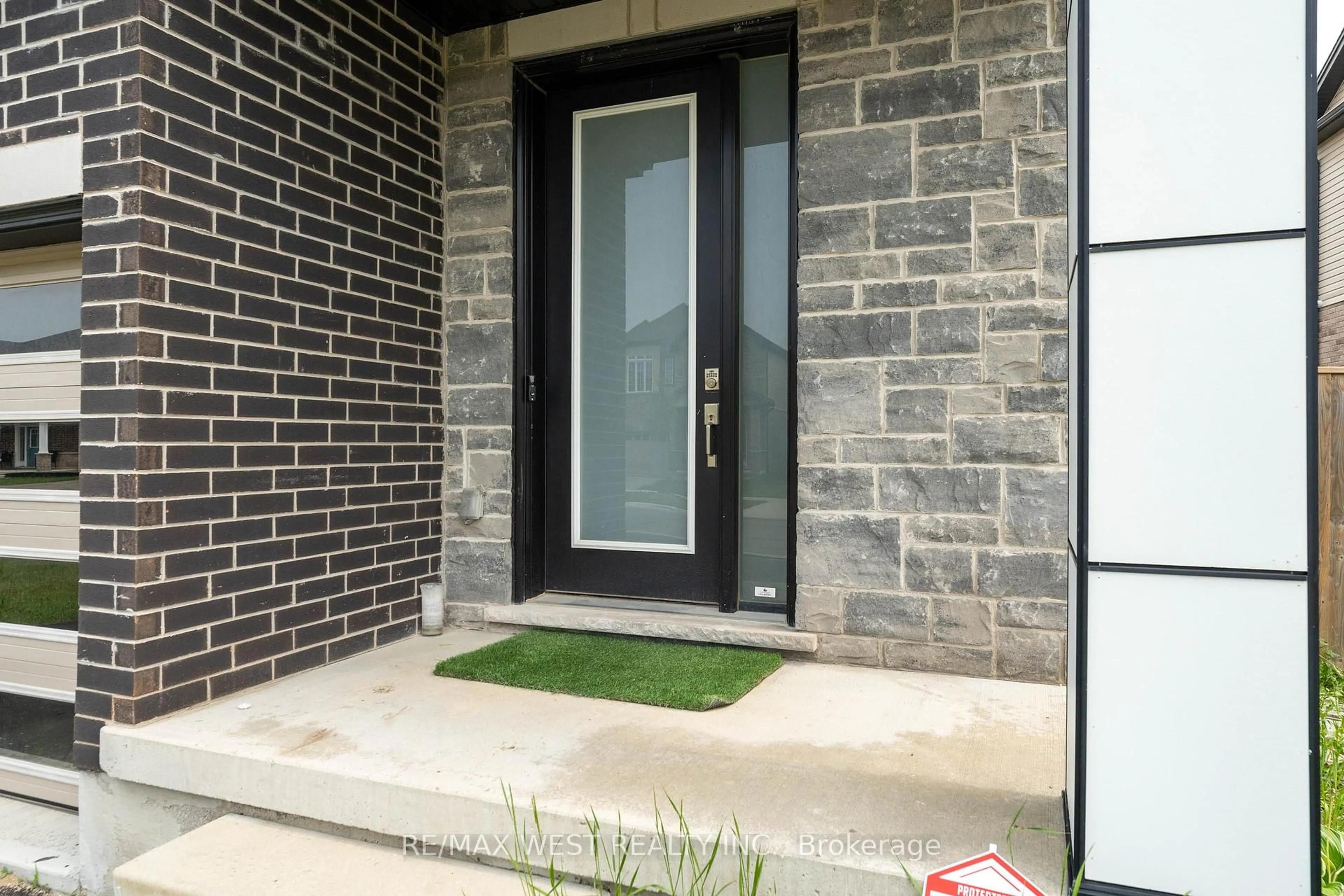 Unknown for 301 Freure Dr, Cambridge Ontario N1S 0B5