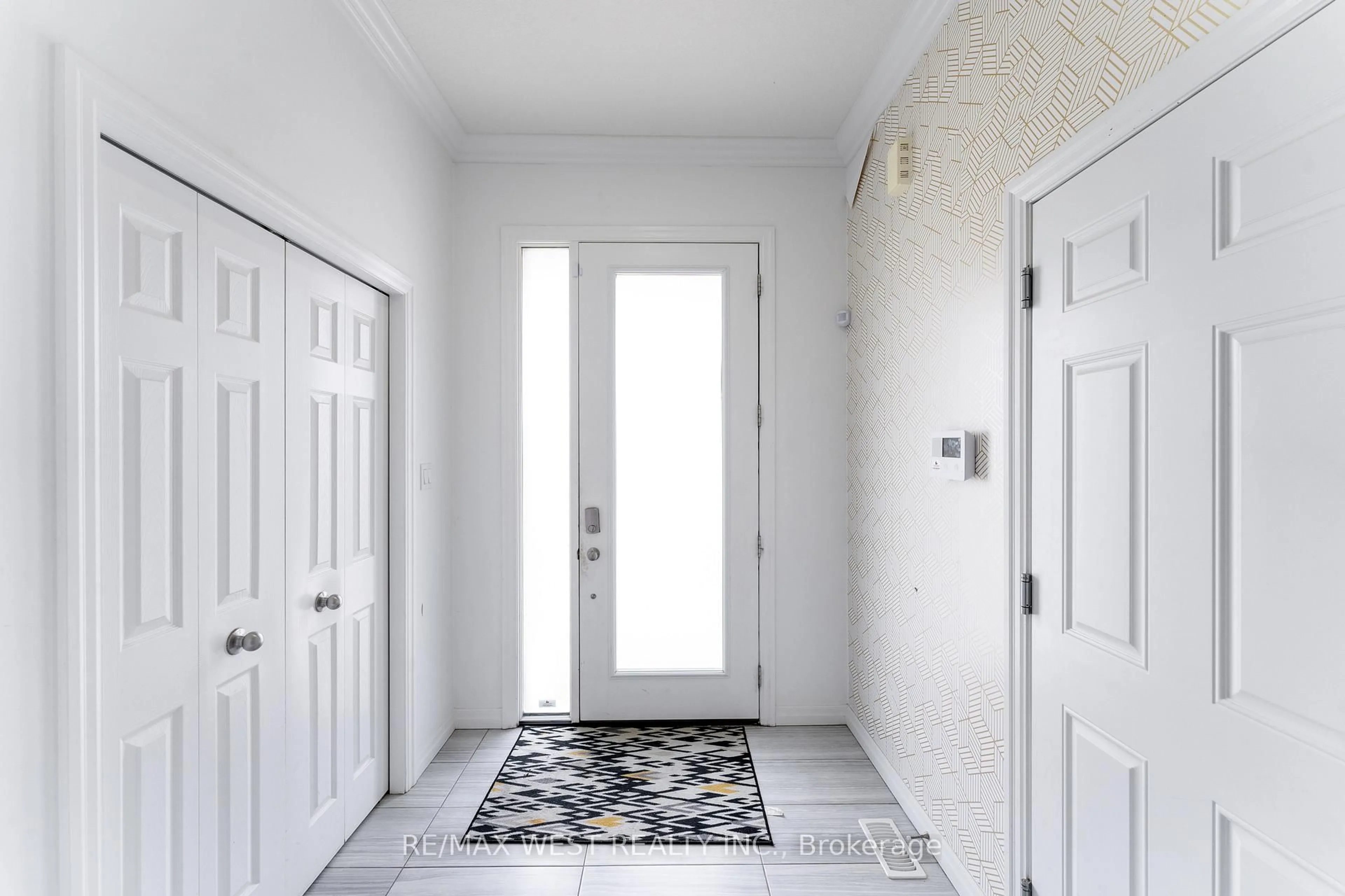 Indoor entryway for 301 Freure Dr, Cambridge Ontario N1S 0B5