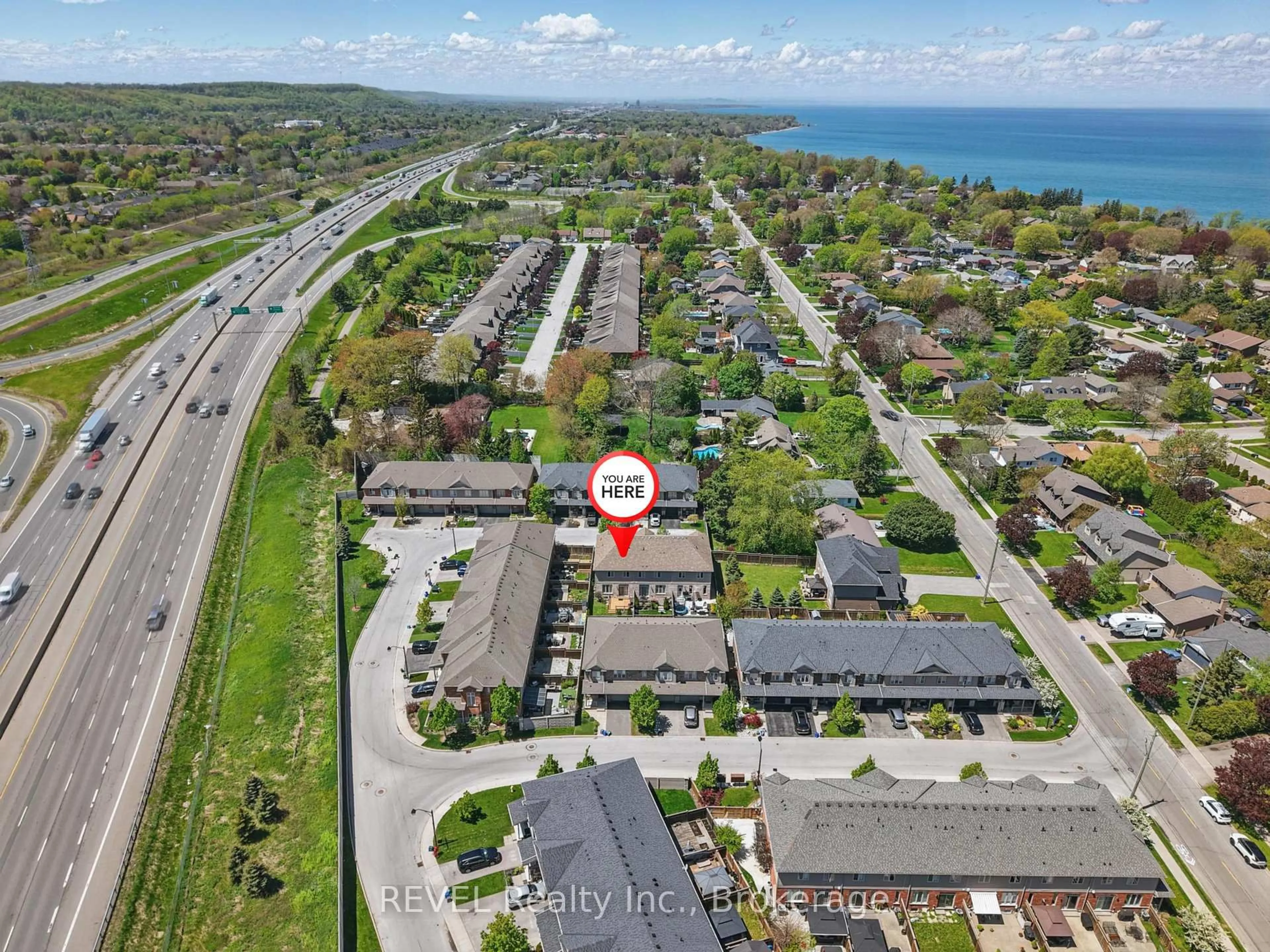 A pic from outside/outdoor area/front of a property/back of a property/a pic from drone, street for 380 Lake St #17, Grimsby Ontario L3M 0E8