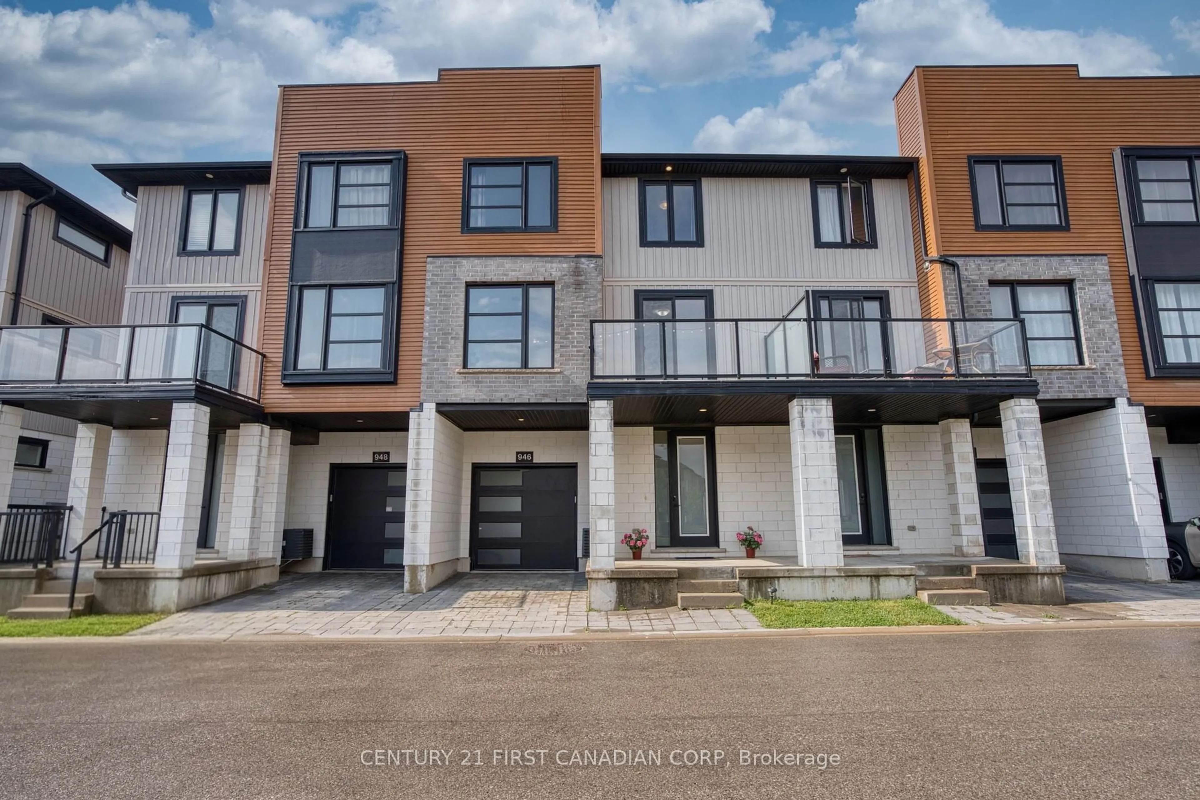 Unknown for 946 West Village Sq, London North Ontario N6H 0J7