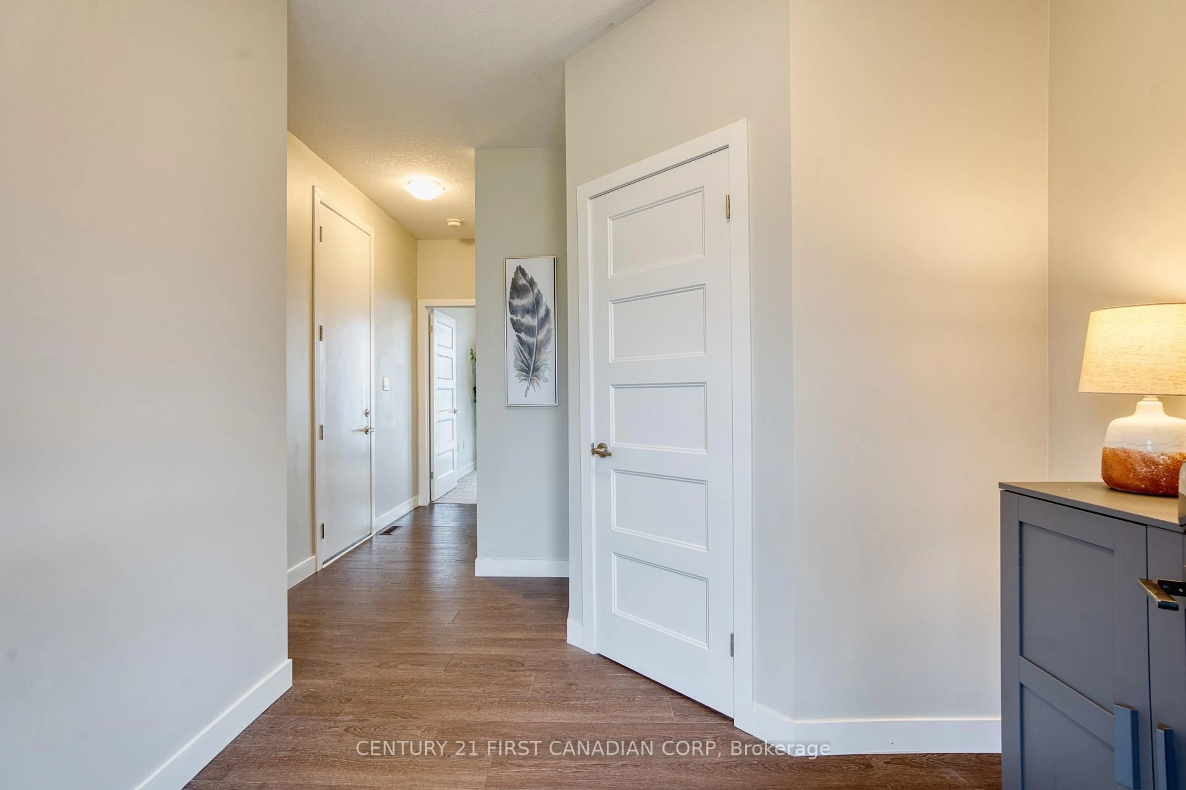 Indoor entryway for 946 West Village Sq, London North Ontario N6H 0J7