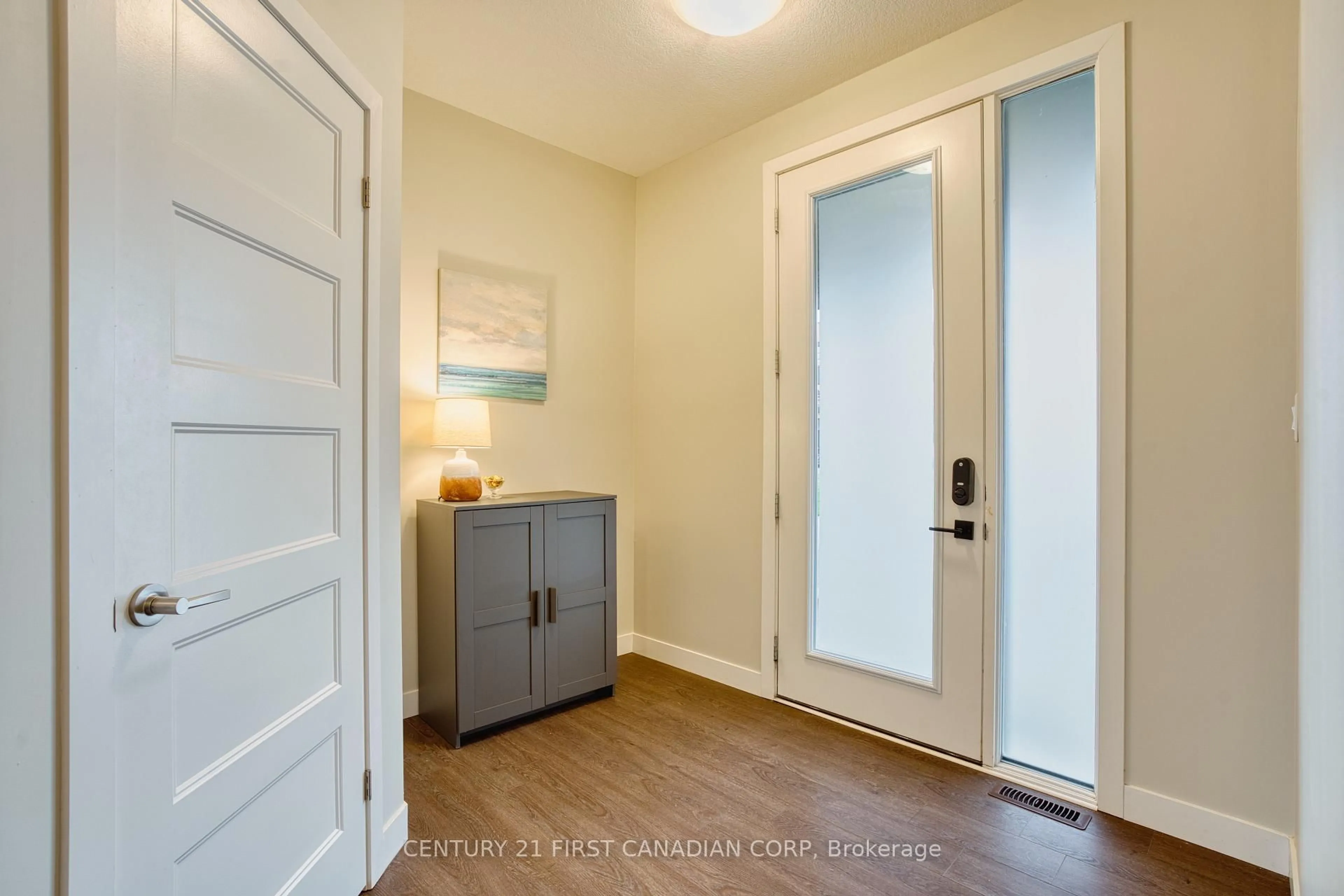 Indoor entryway for 946 West Village Sq, London North Ontario N6H 0J7
