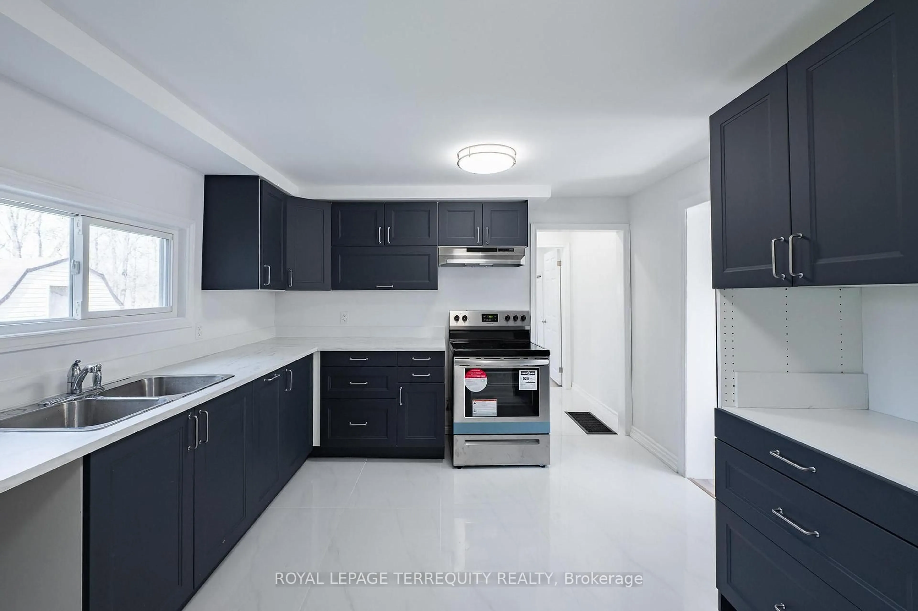 Standard kitchen, unknown for 109 Forsyth St, Limoges Ontario K0K 2M0