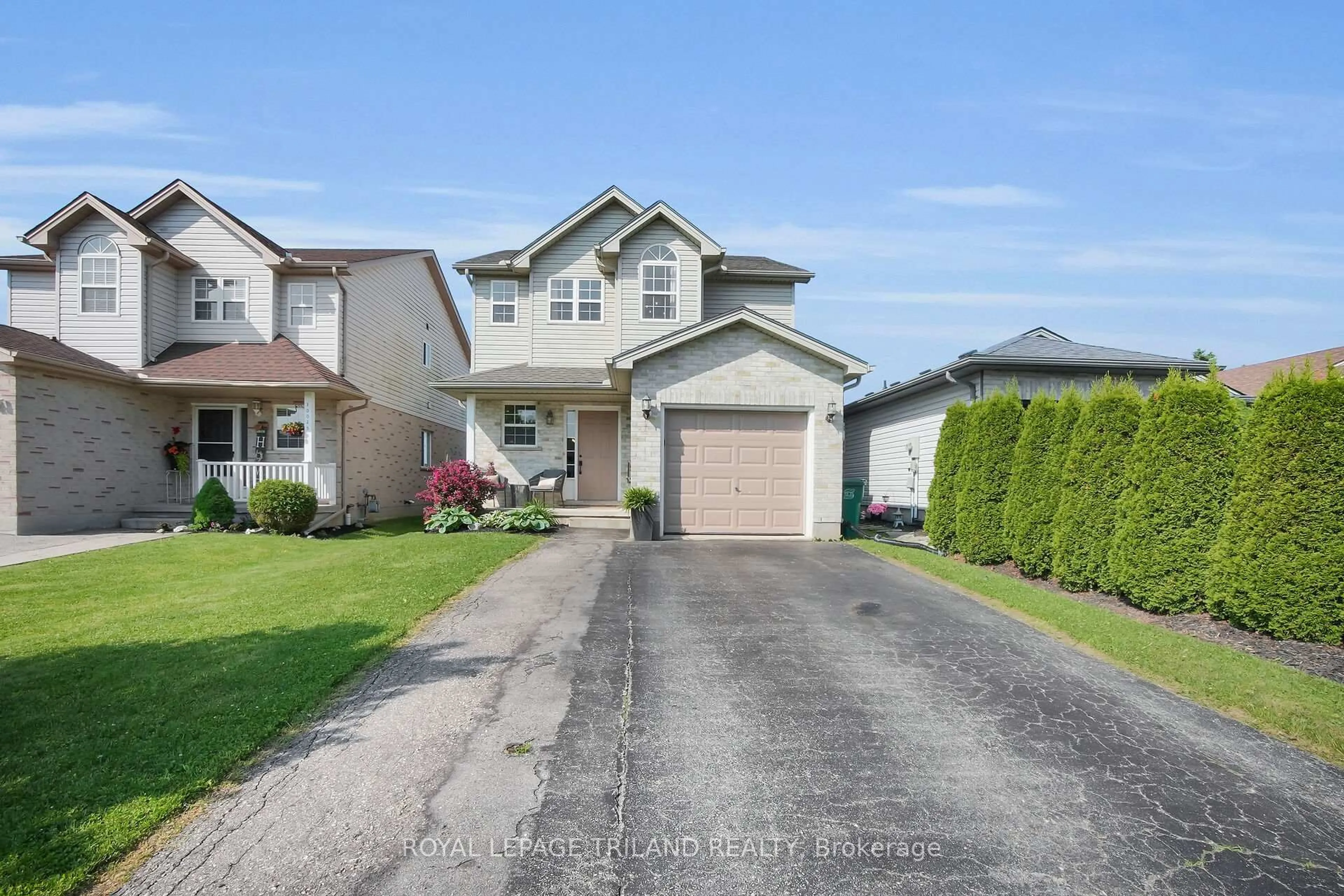 Home with vinyl exterior material, street for 10029 Florence St, Southwold Ontario N5P 4L6