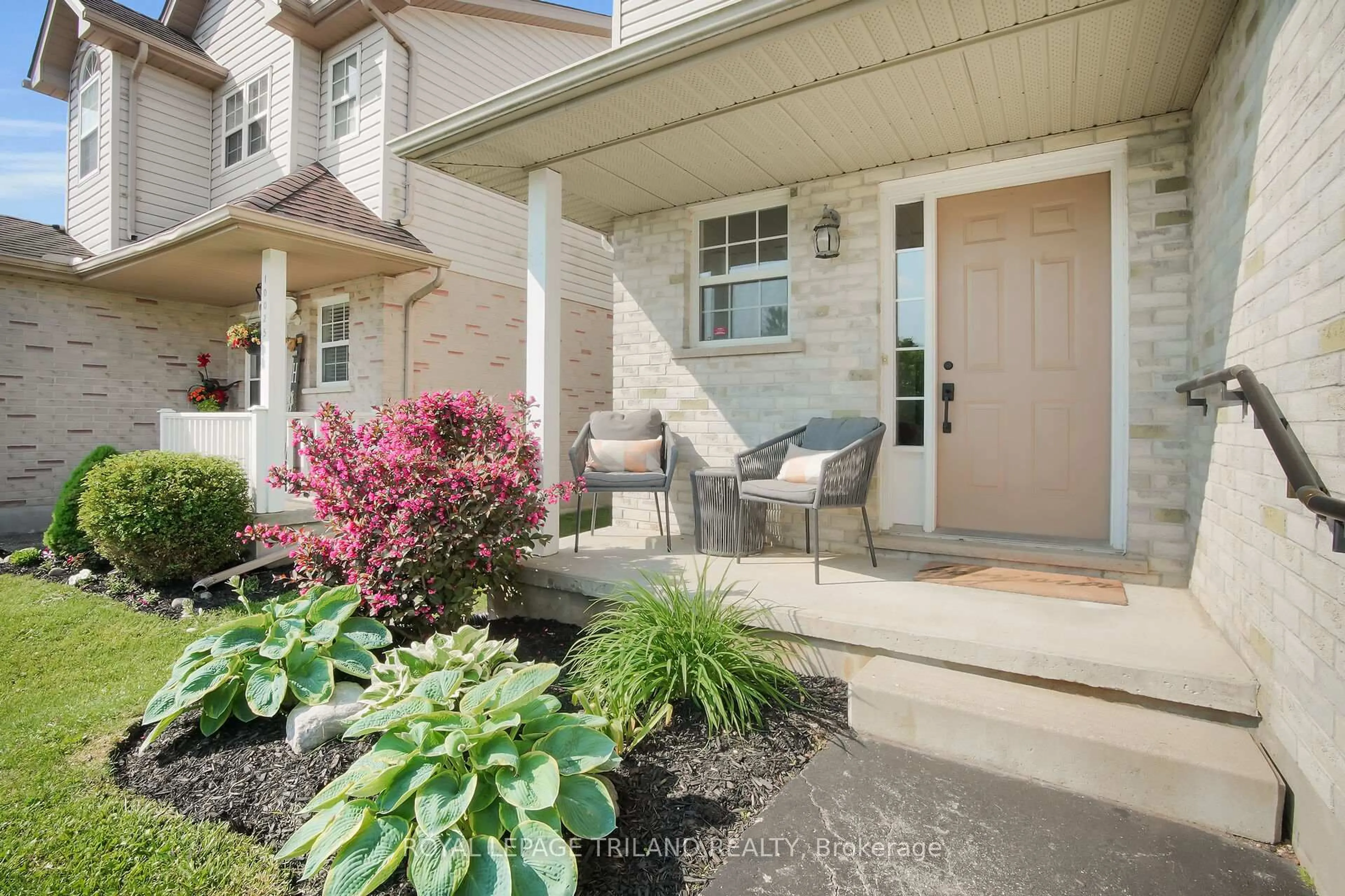 Indoor entryway for 10029 Florence St, Southwold Ontario N5P 4L6