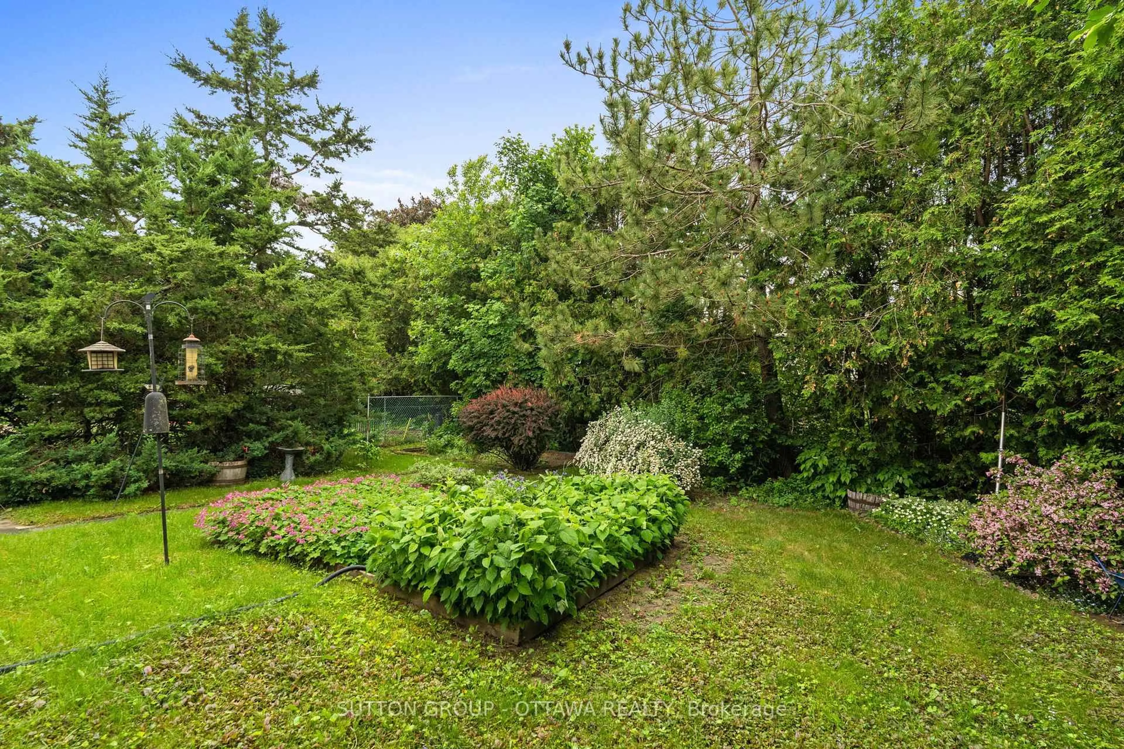 Patio, forest/trees view for 69 Glamorgan Dr, Kanata Ontario K2L 1R3