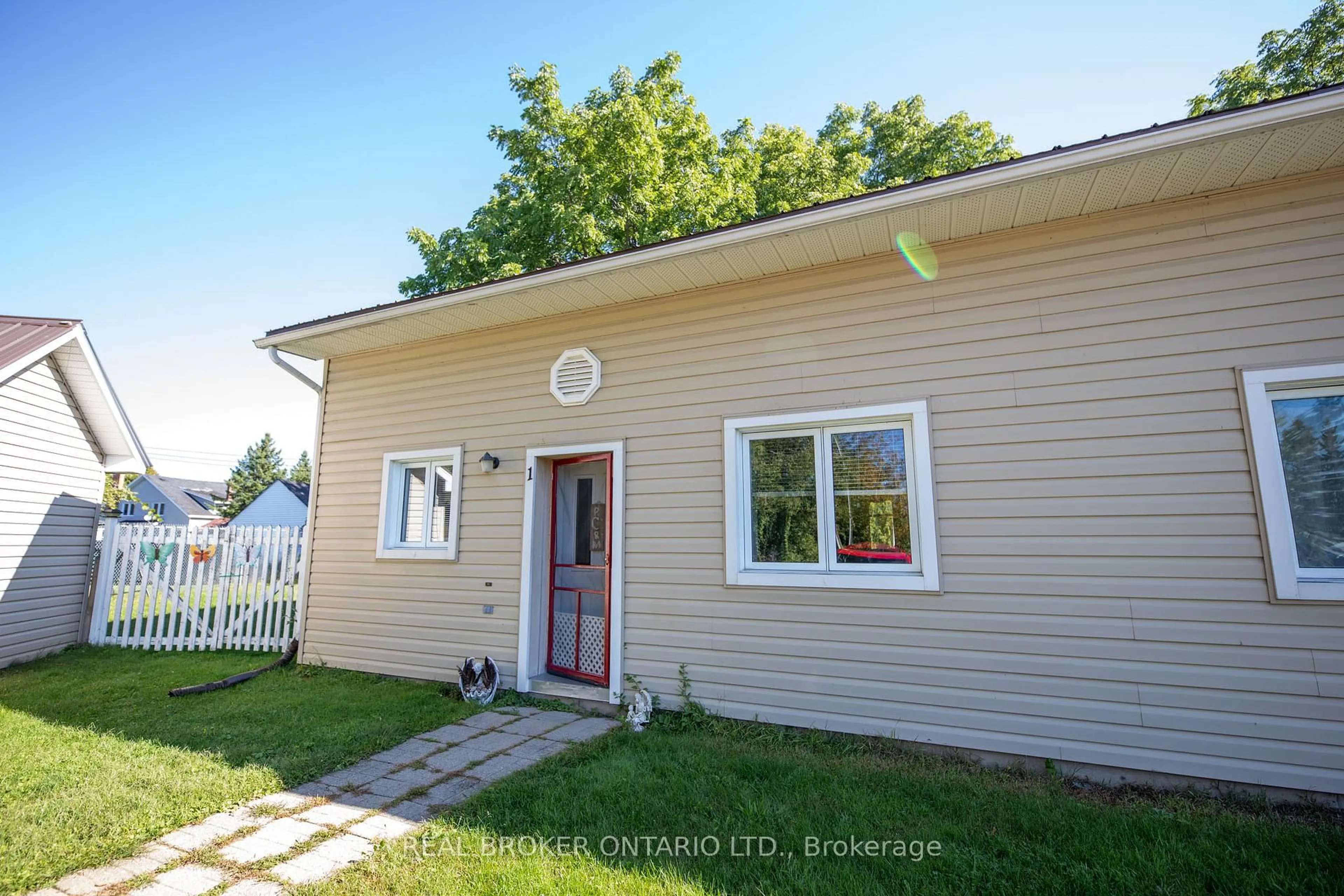 Home with vinyl exterior material, street for 341 New St, Edwardsburgh/Cardinal Ontario K0E 1E0