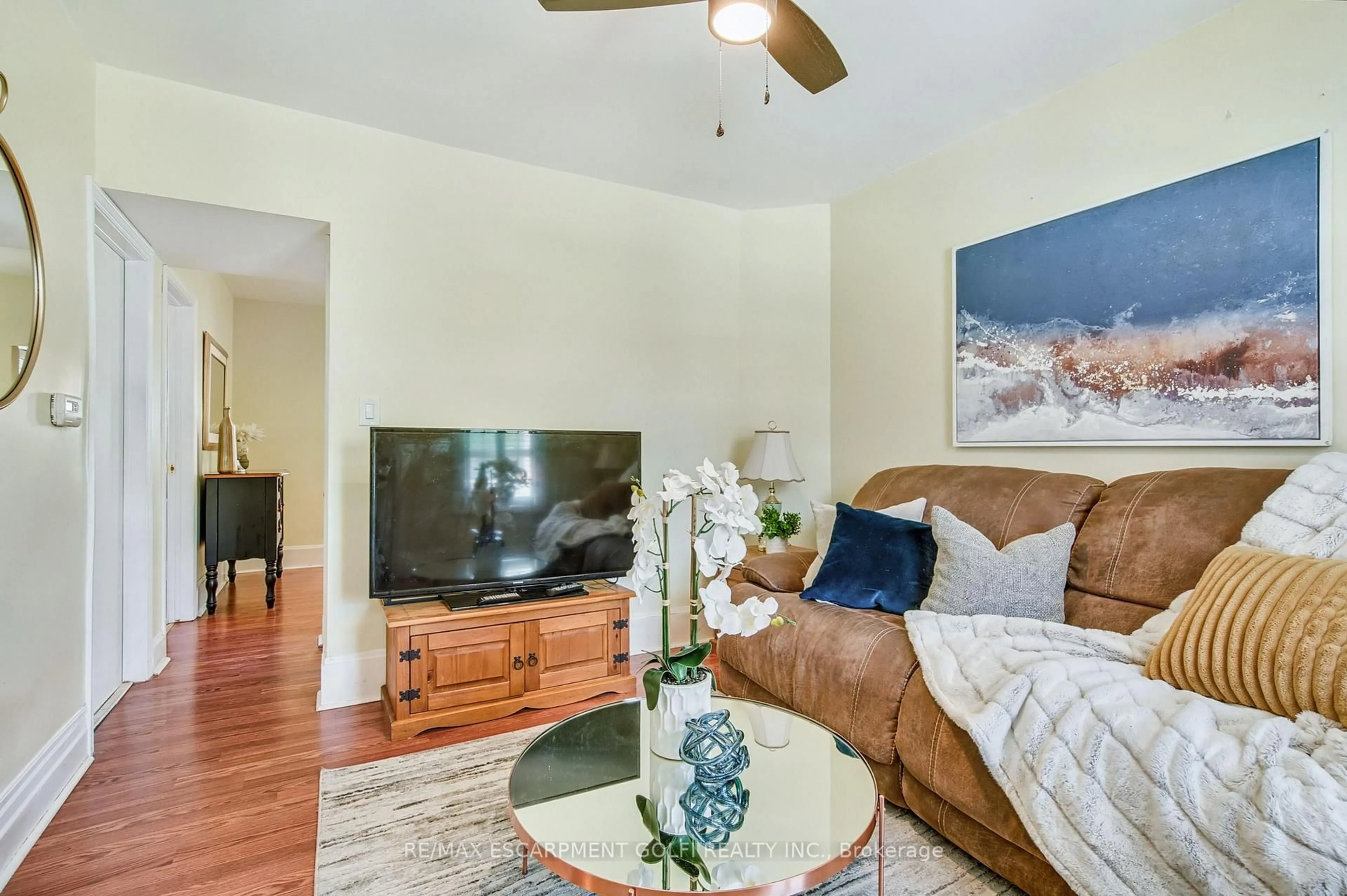 Living room with furniture, unknown for 145 Newlands Ave, Hamilton Ontario L8H 2T8