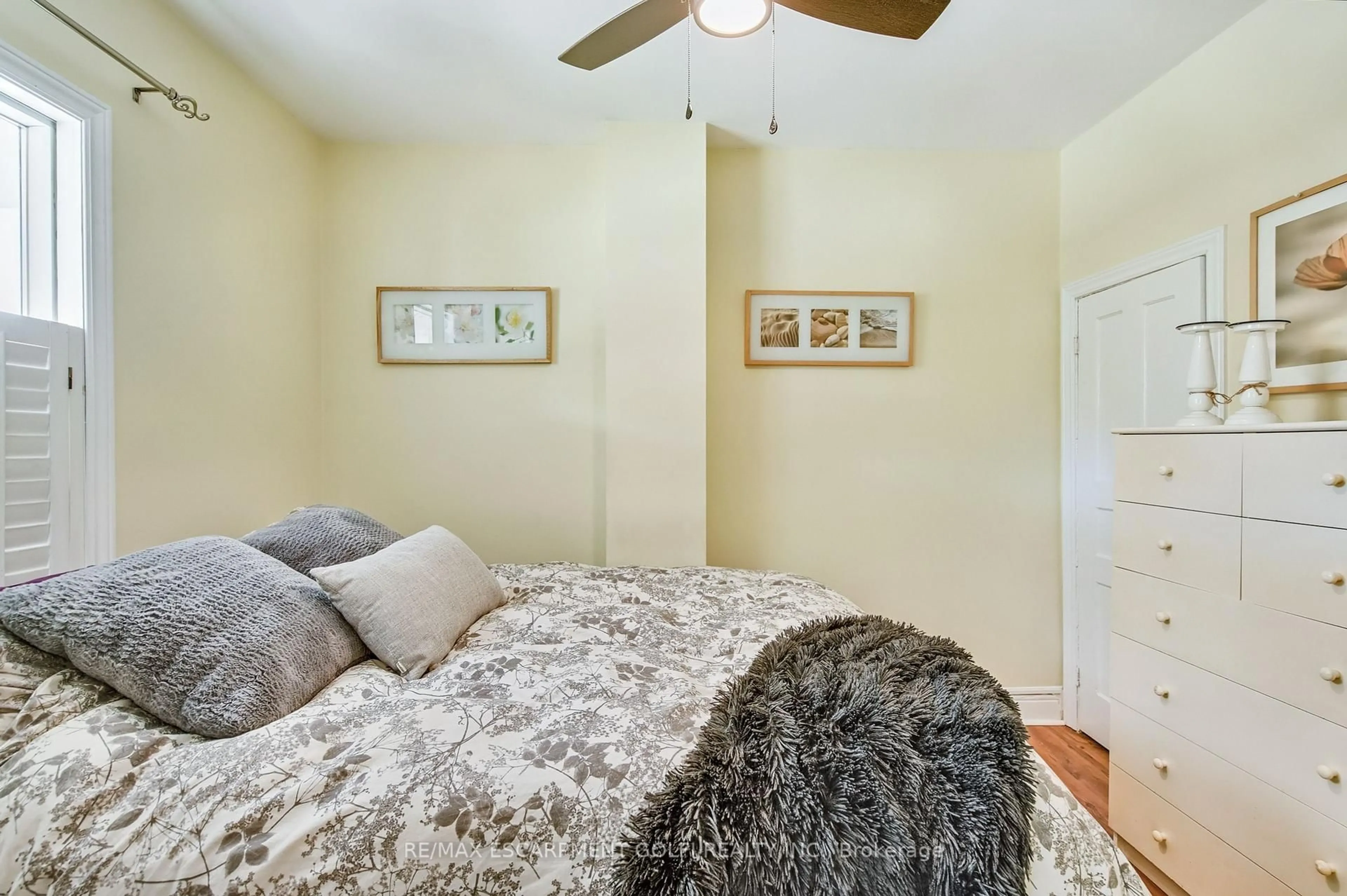 Bedroom with bed, unknown for 145 Newlands Ave, Hamilton Ontario L8H 2T8