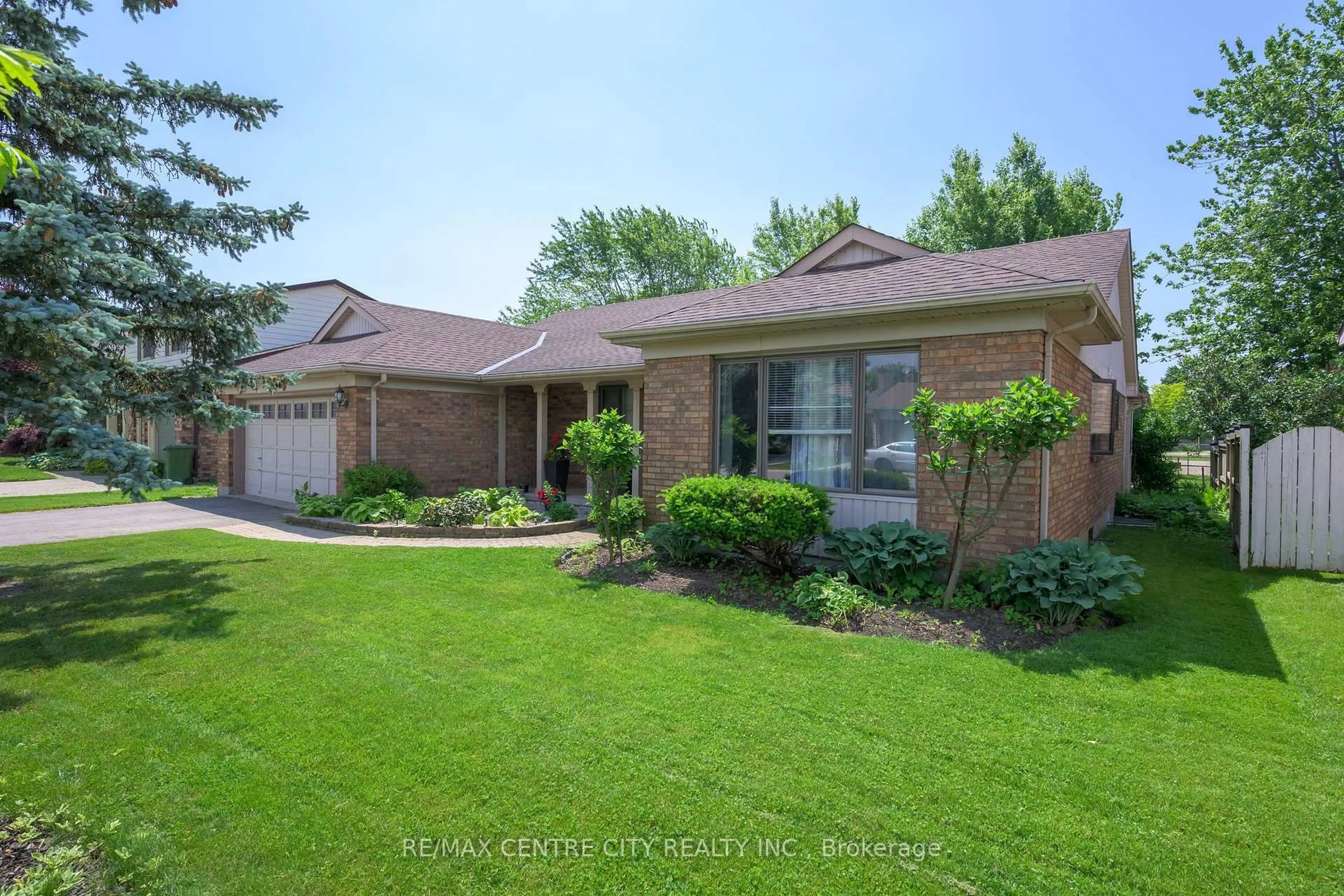 Home with brick exterior material, street for 9 Bonnie Pl, St. Thomas Ontario N5R 5W3