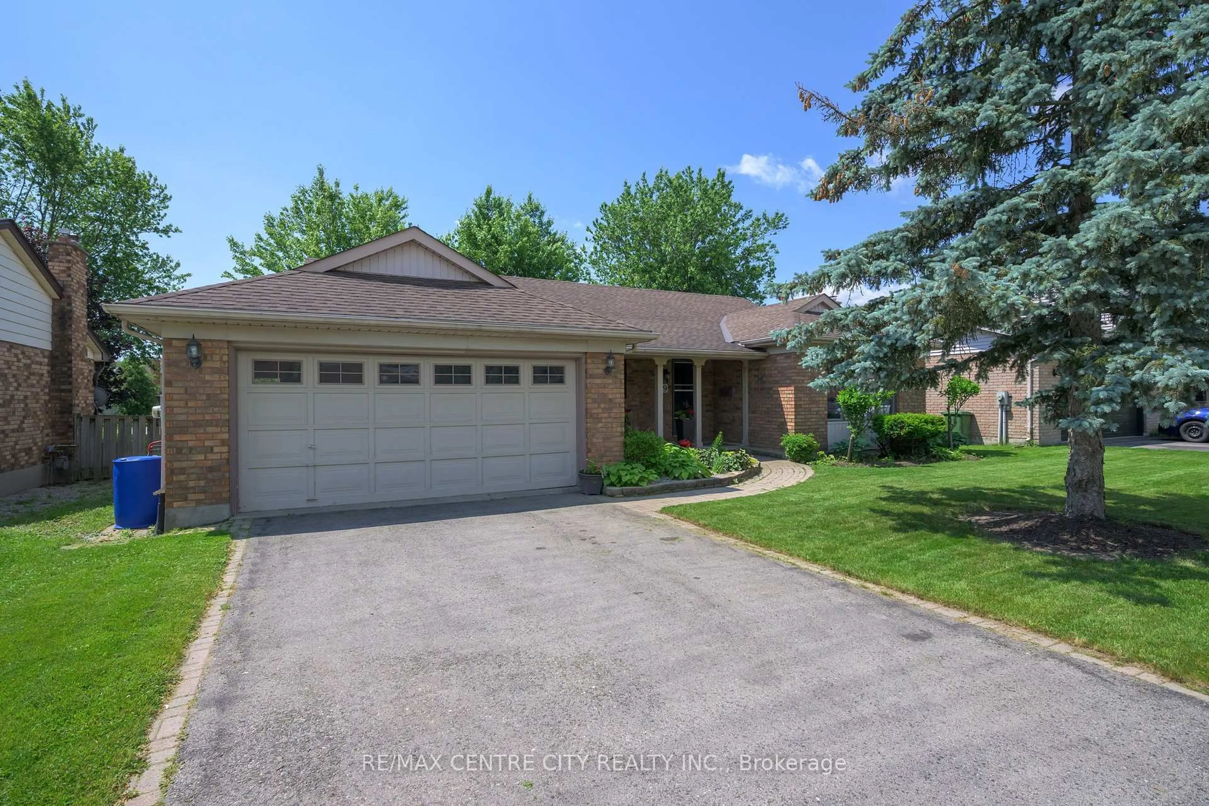 Home with brick exterior material, street for 9 Bonnie Pl, St. Thomas Ontario N5R 5W3