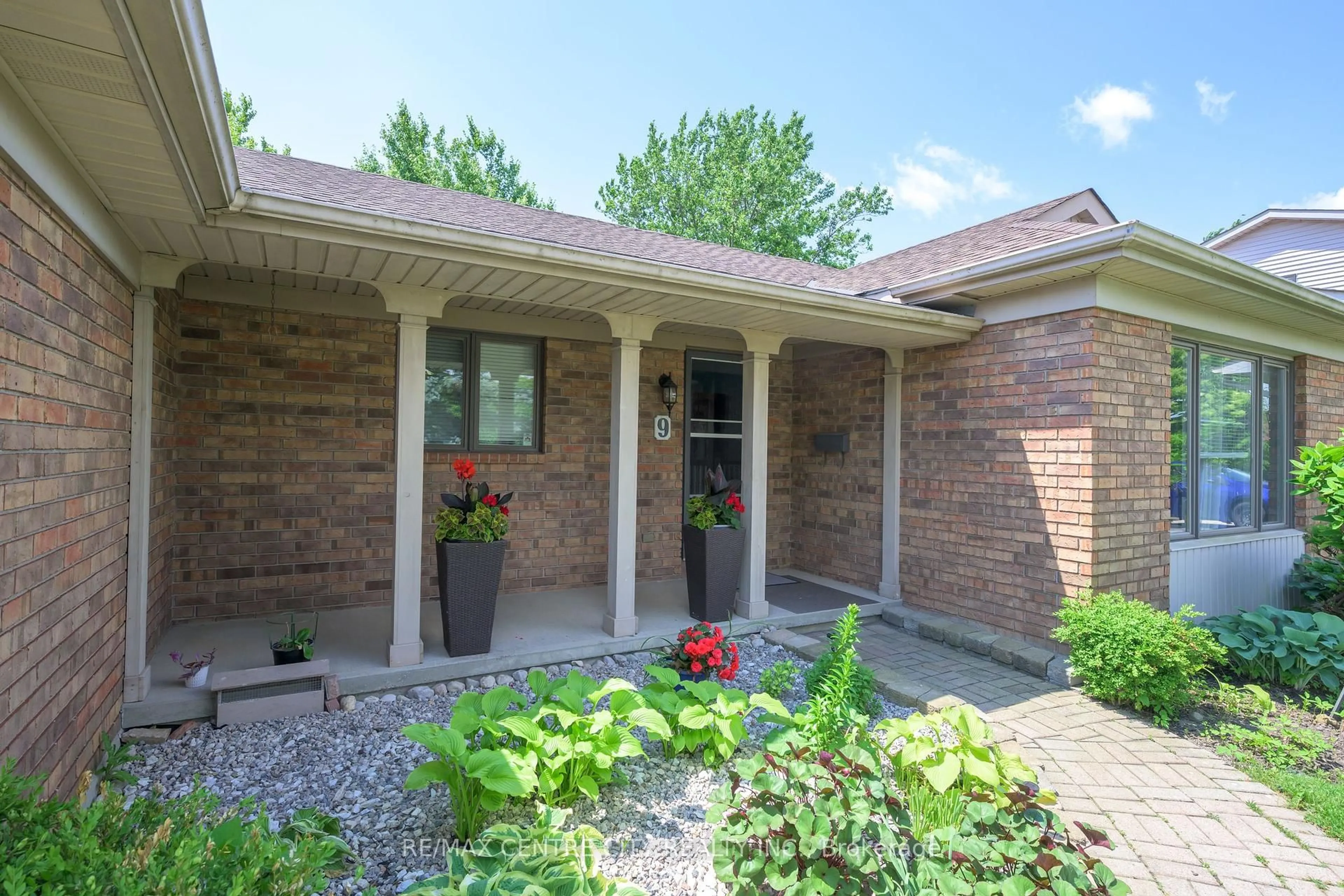 Home with brick exterior material, street for 9 Bonnie Pl, St. Thomas Ontario N5R 5W3