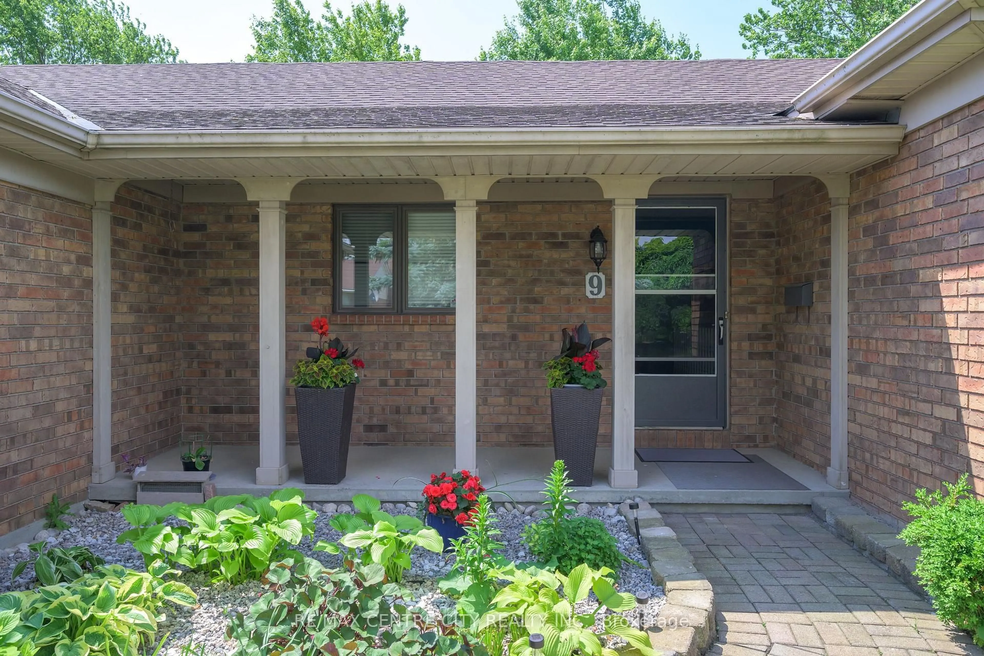 Home with brick exterior material, street for 9 Bonnie Pl, St. Thomas Ontario N5R 5W3