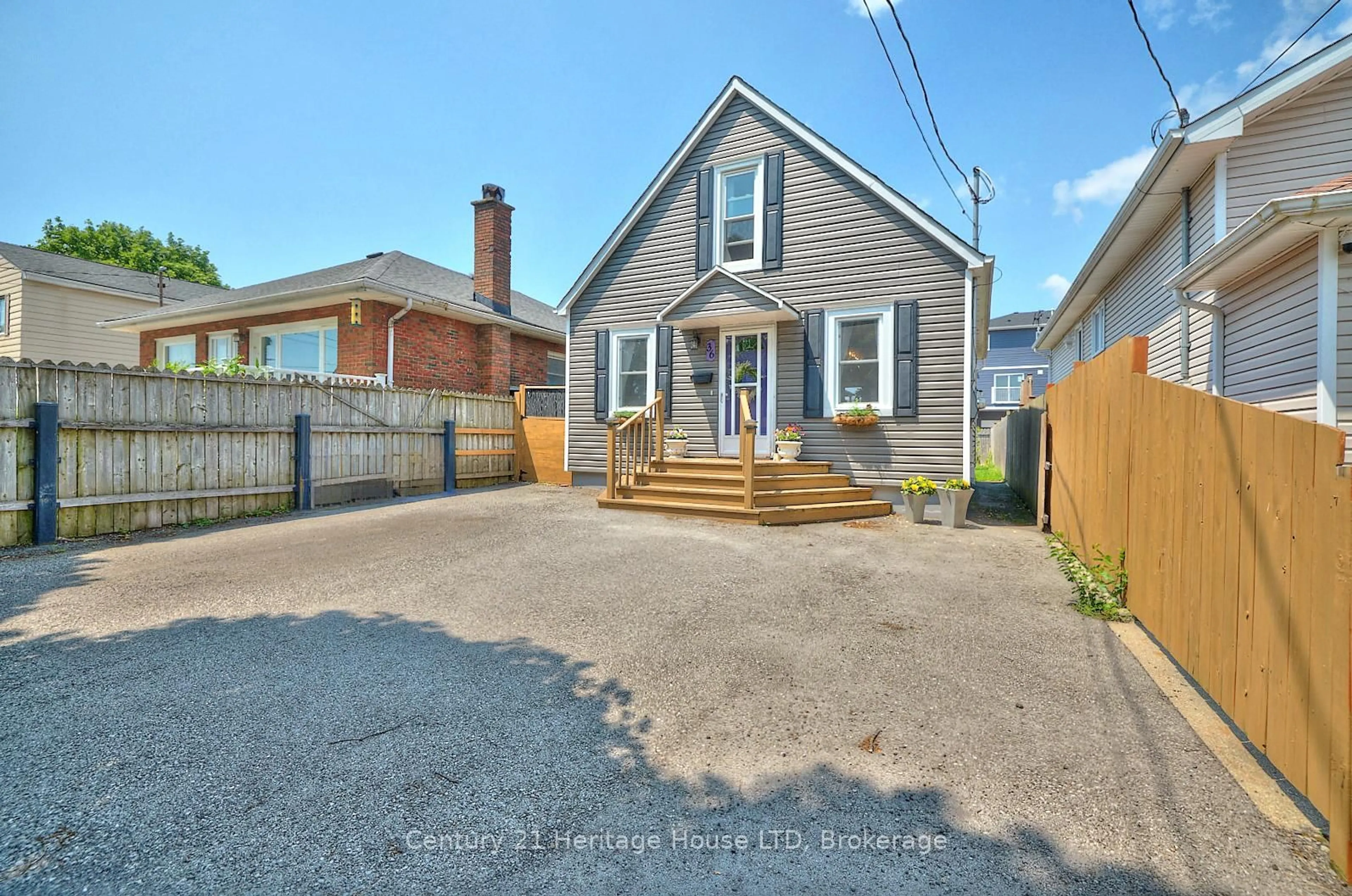 A pic from outside/outdoor area/front of a property/back of a property/a pic from drone, street for 36 Afton Ave, Welland Ontario L3B 1V5