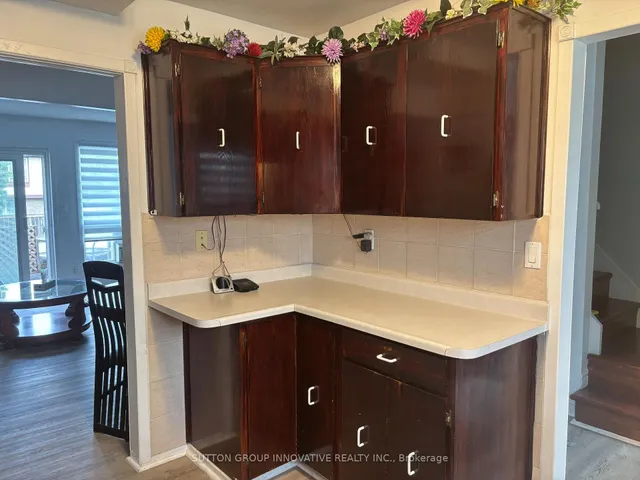 Additional image 39 of 657 Upper Wentworth St