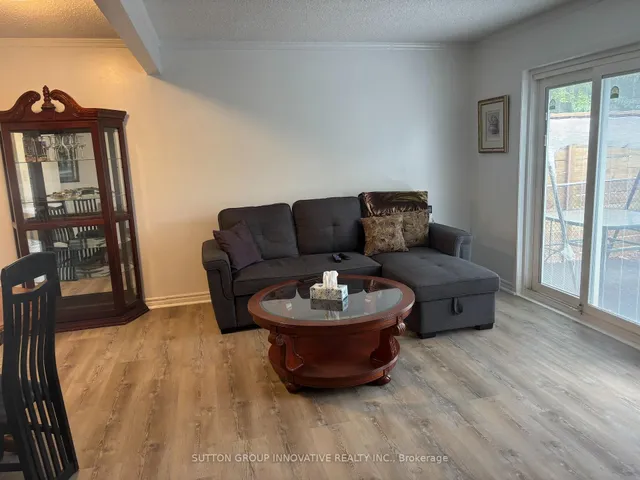 Additional image 33 of 657 Upper Wentworth St