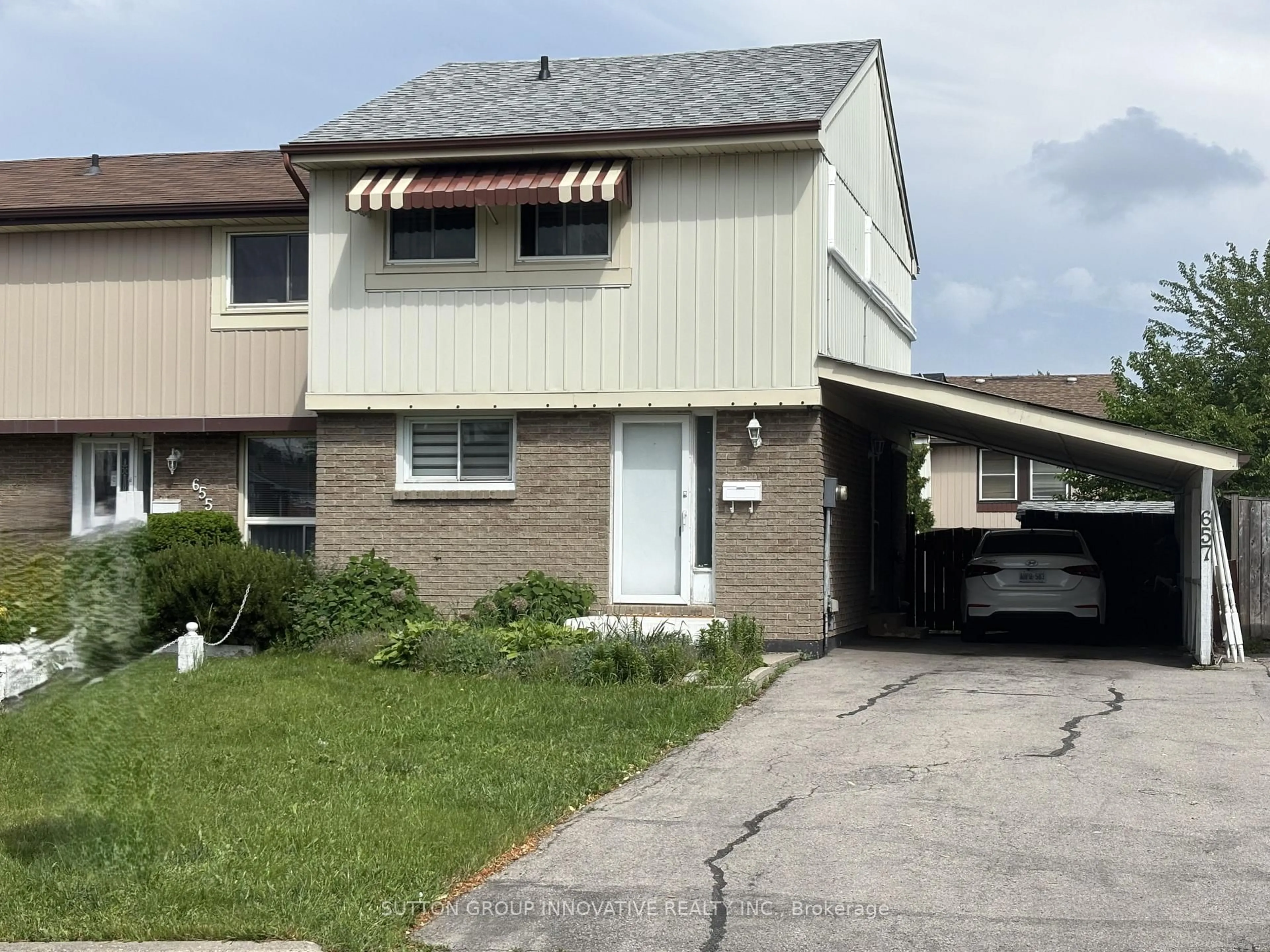 Home with vinyl exterior material, street for 657 Upper Wentworth St, Hamilton Ontario L9A 4V4
