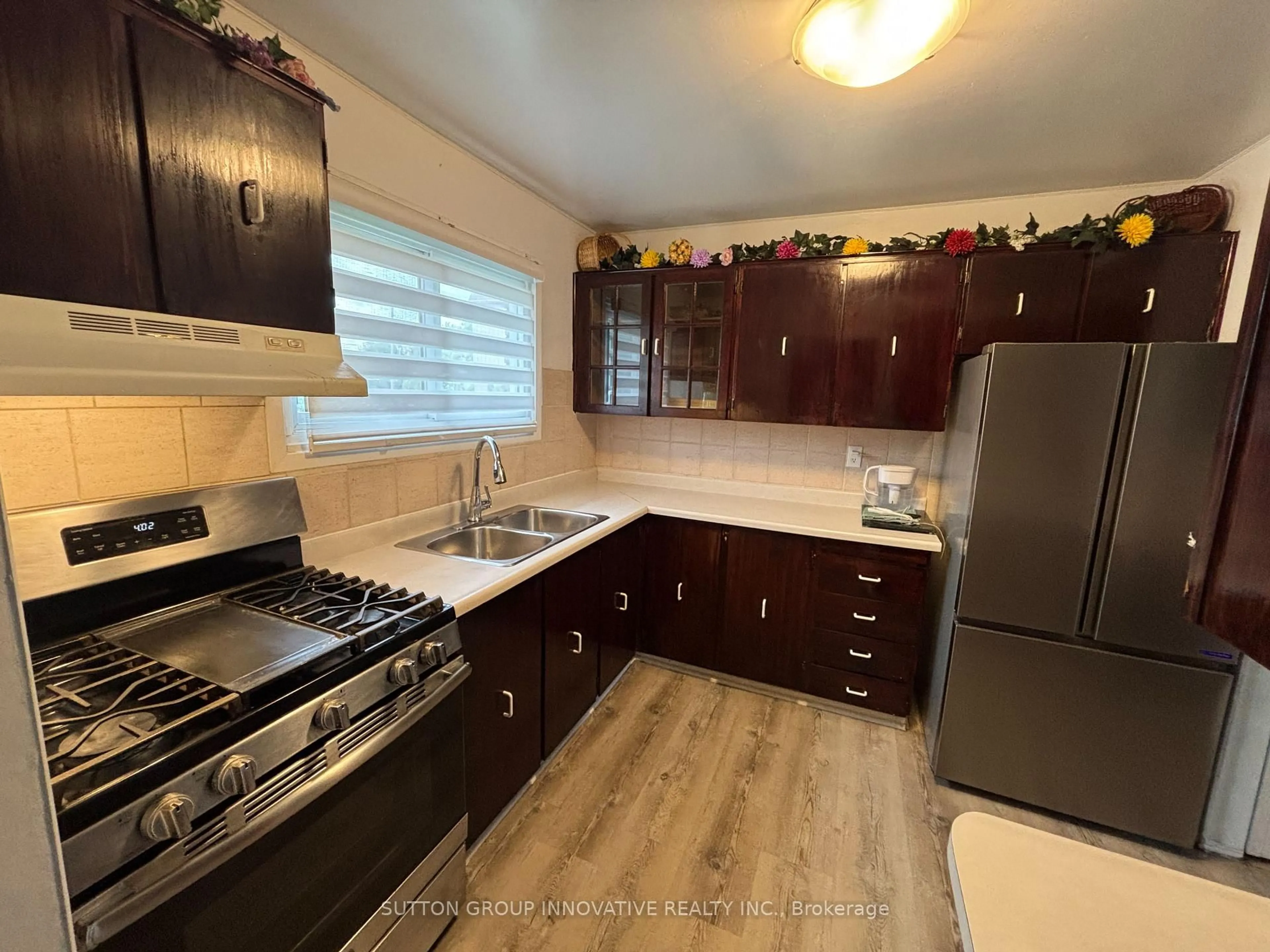 Standard kitchen, unknown for 657 Upper Wentworth St, Hamilton Ontario L9A 4V4
