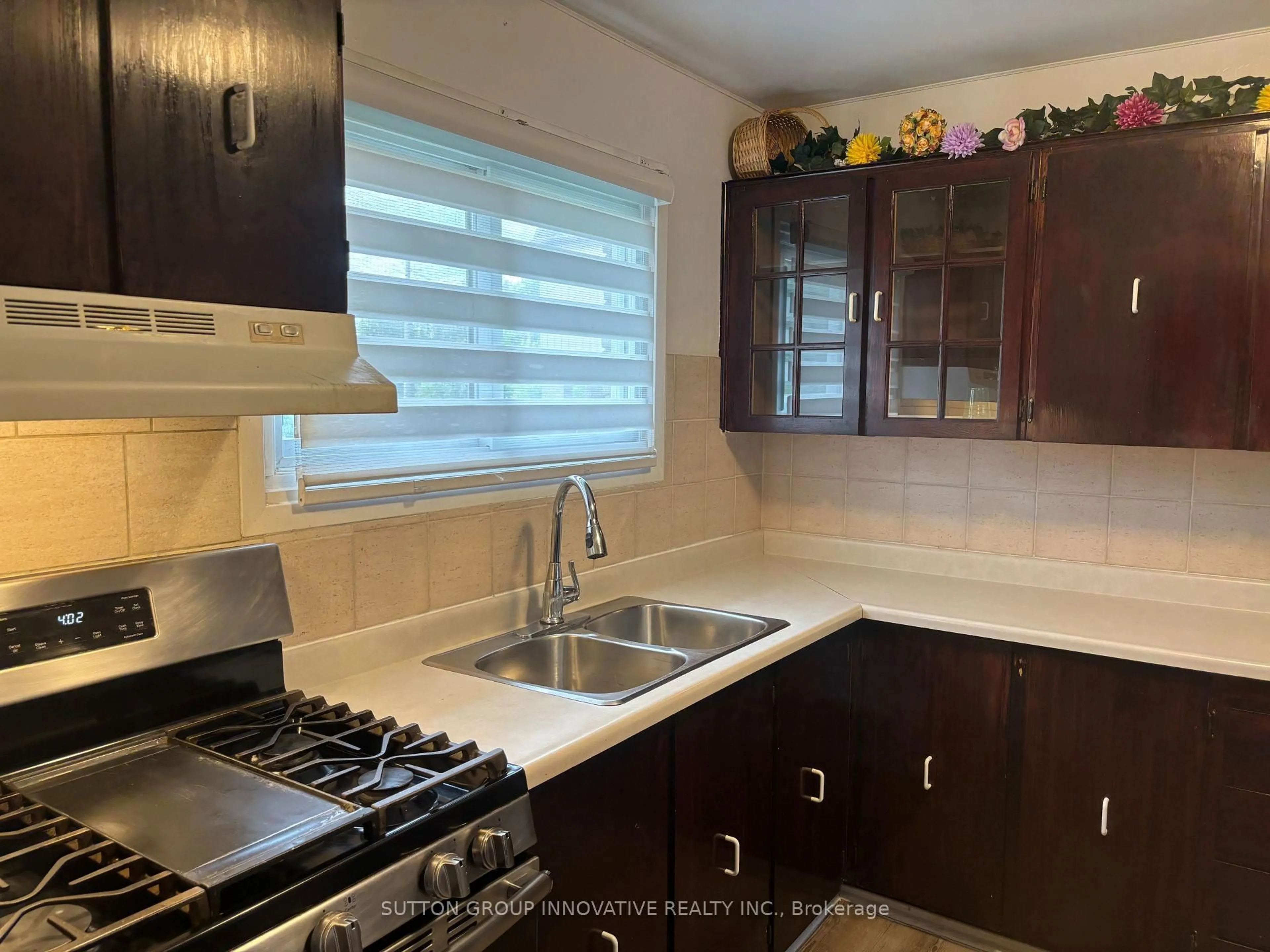Standard kitchen, unknown for 657 Upper Wentworth St, Hamilton Ontario L9A 4V4