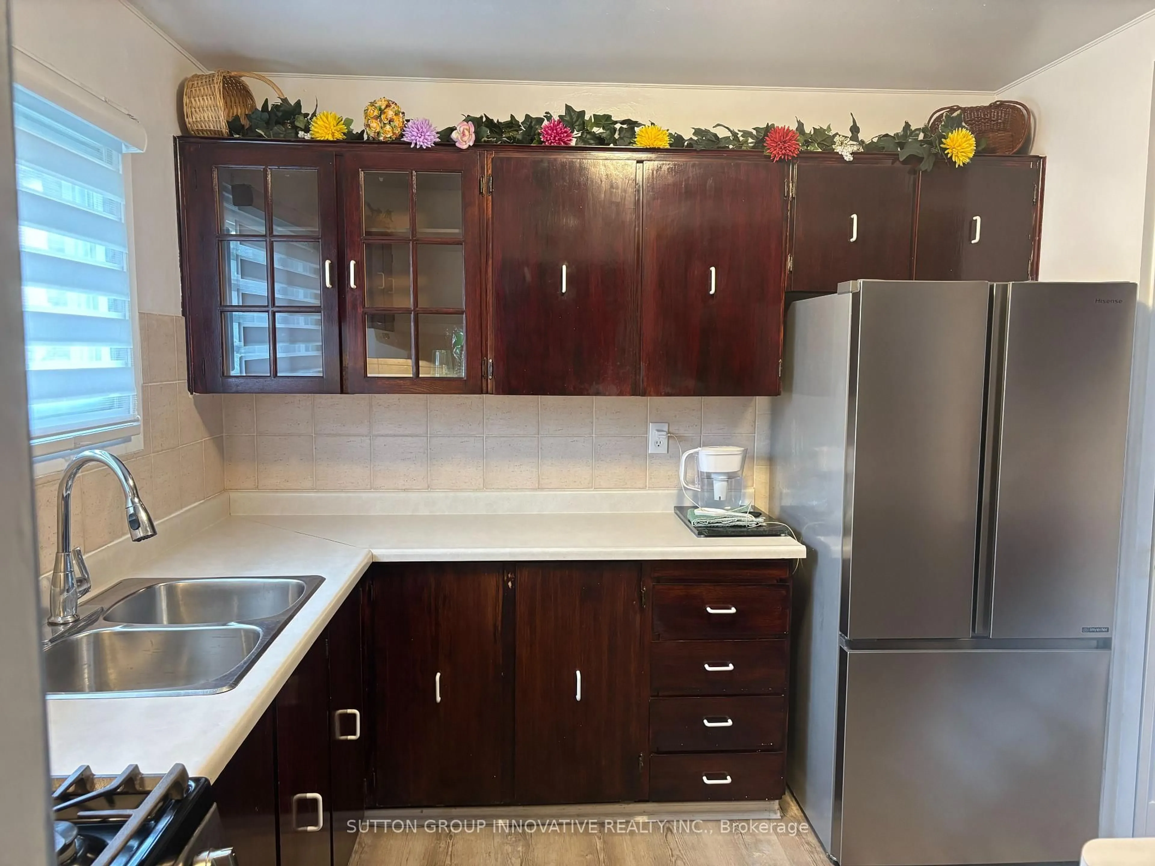 Standard kitchen, unknown for 657 Upper Wentworth St, Hamilton Ontario L9A 4V4