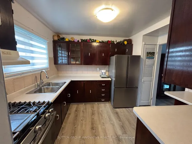 Additional image 43 of 657 Upper Wentworth St