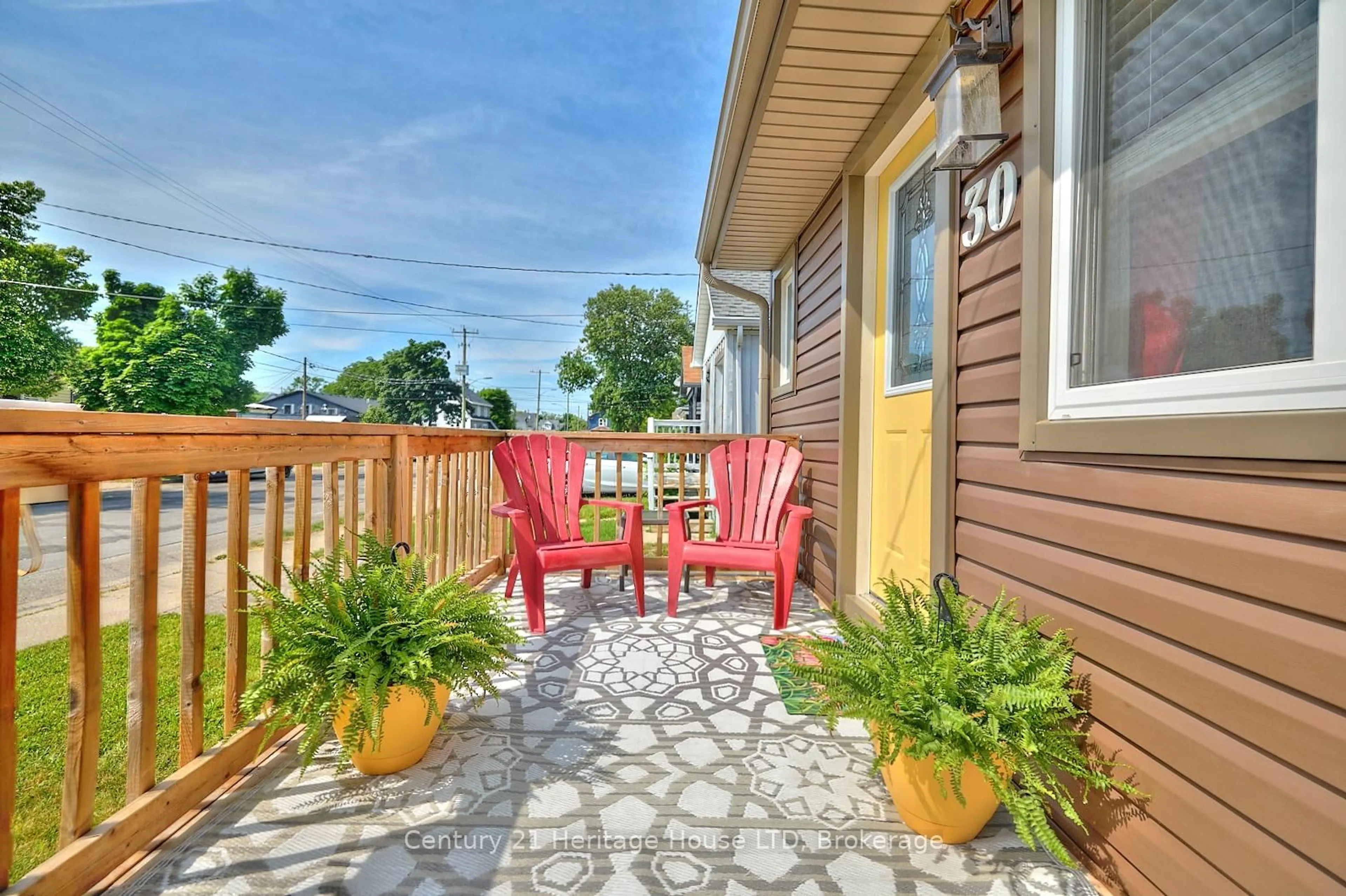 Patio, street for 30 McAlpine Ave, Welland Ontario L3B 1T6