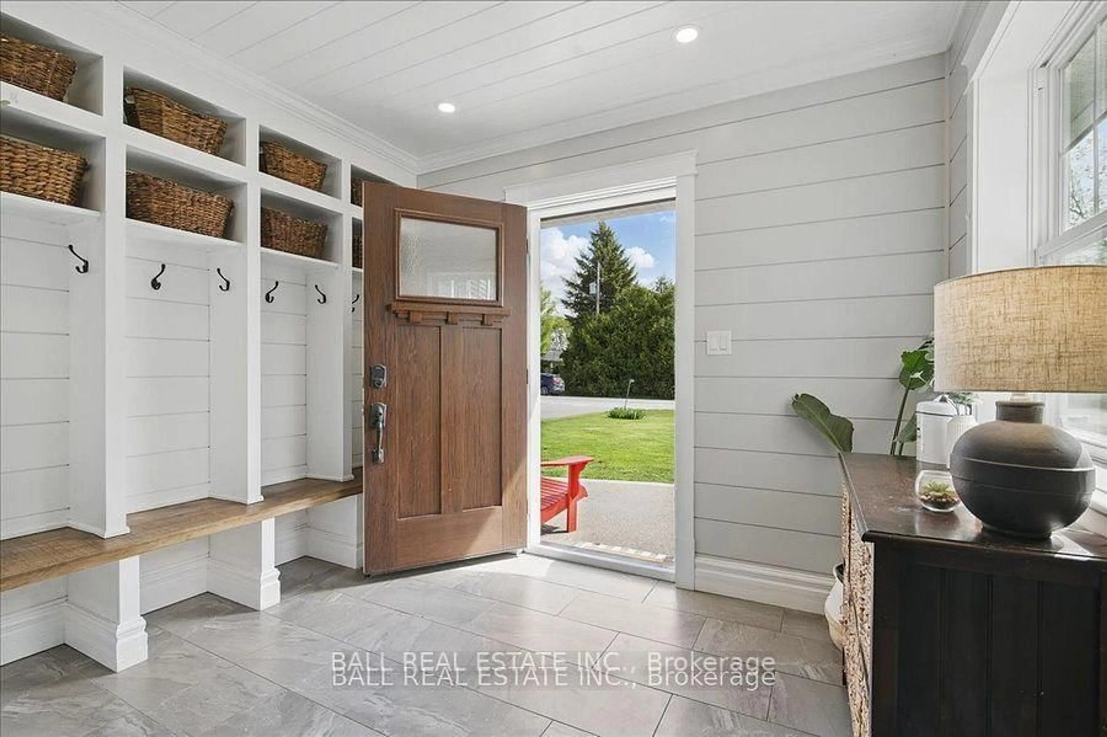 Indoor entryway for 1324 Young's Cove Rd, Selwyn Ontario K0L 1T0