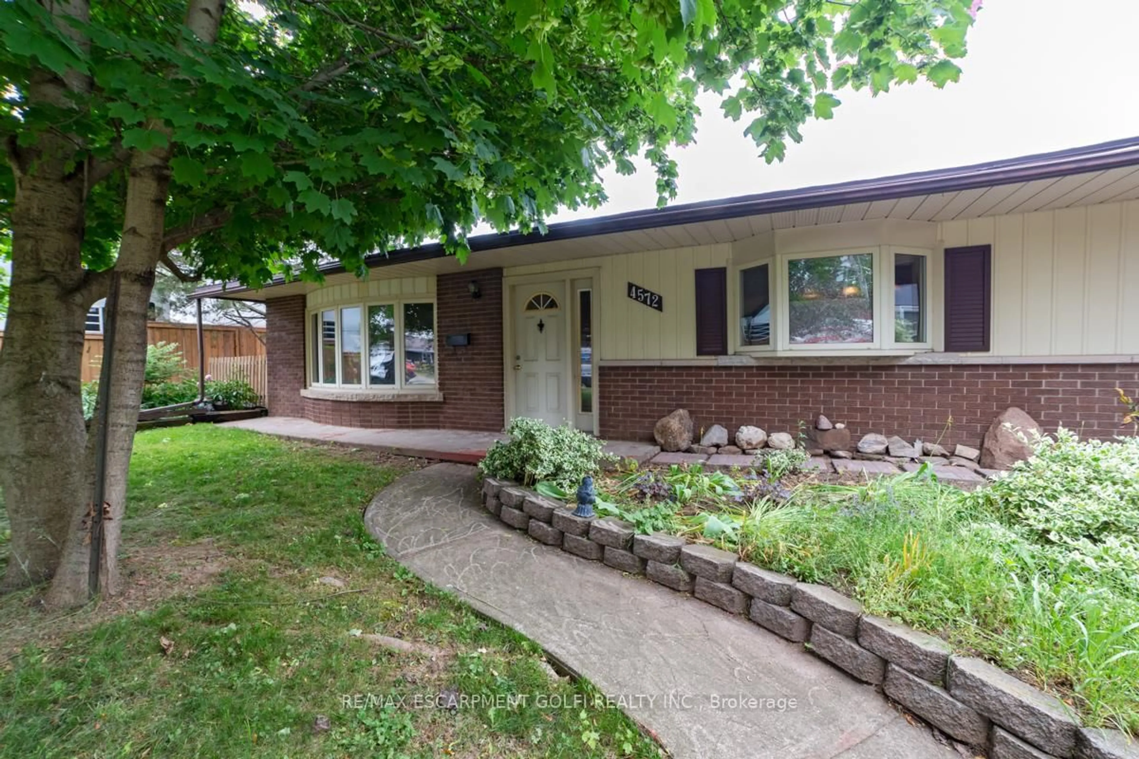 Home with brick exterior material, street for 4572 Ontario St, Lincoln Ontario L0R 1B5