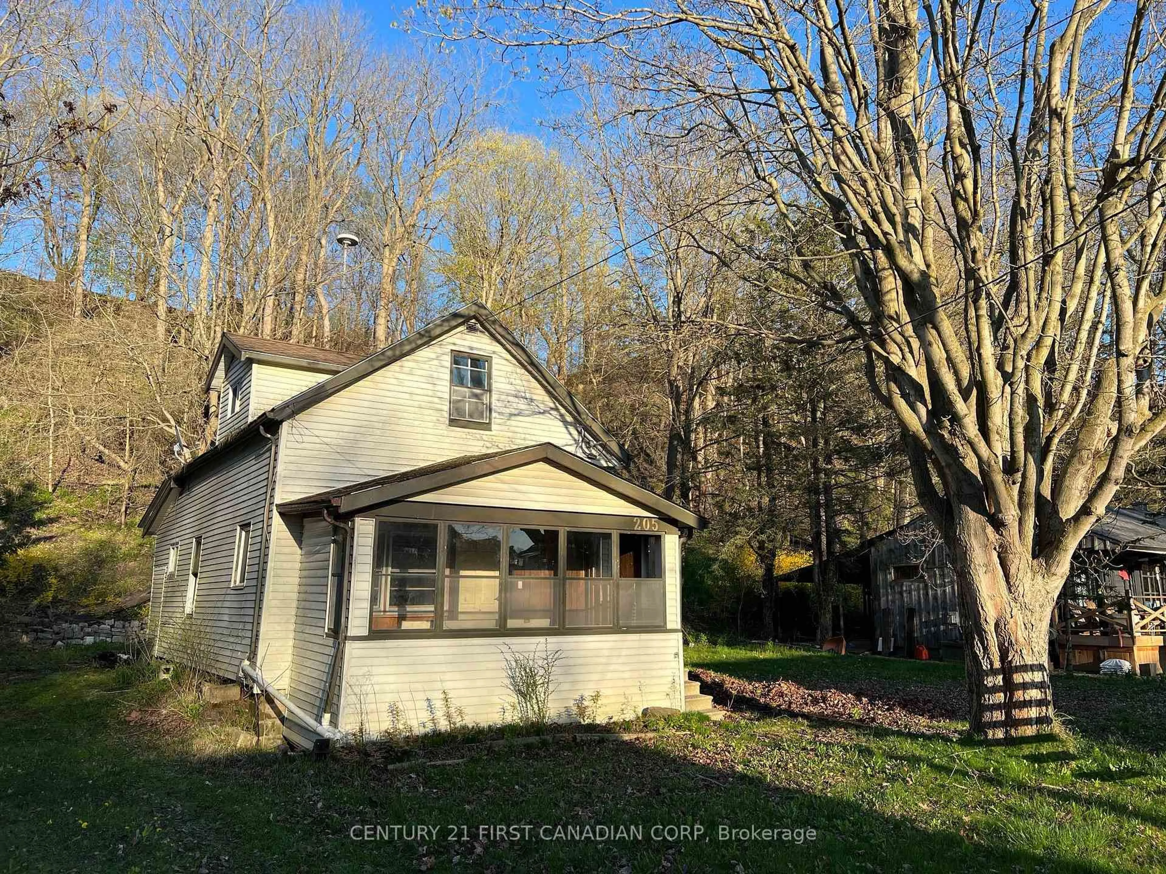 Shed for 205 Orchard St, Central Elgin Ontario N5L 1C4