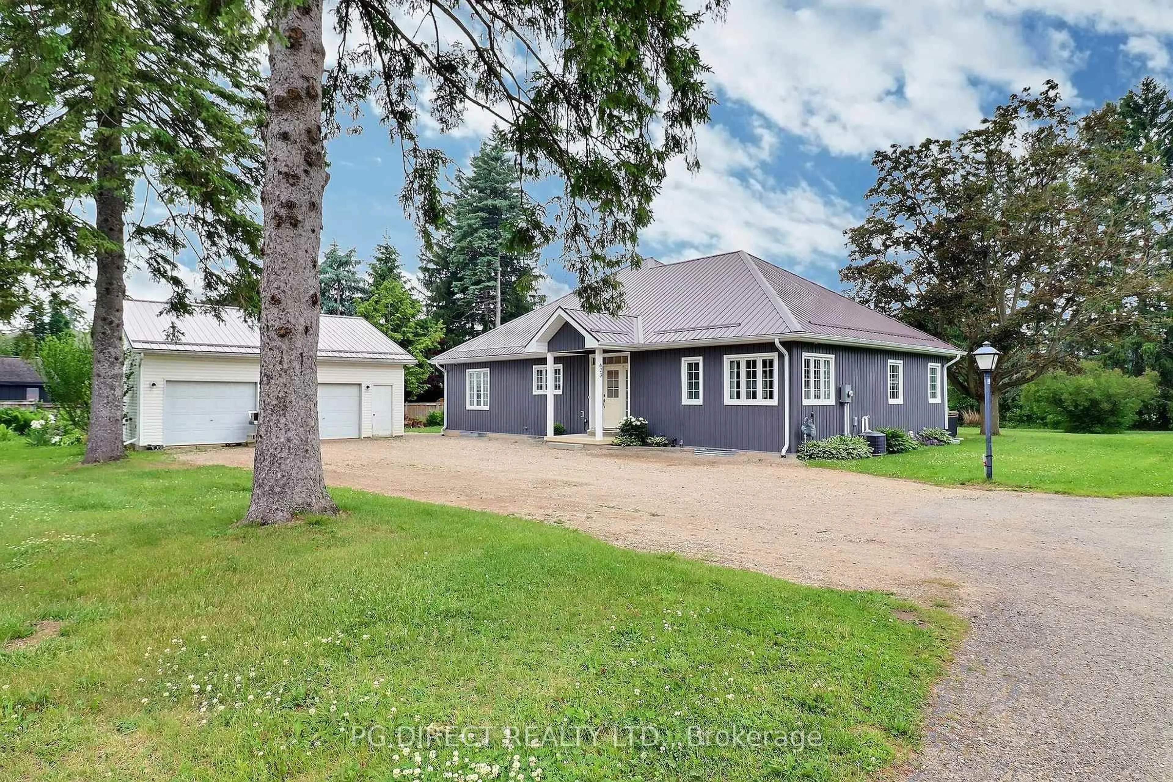 A pic from outside/outdoor area/front of a property/back of a property/a pic from drone, street for 623 Devonshire Ave, Woodstock Ontario N4S 5P9