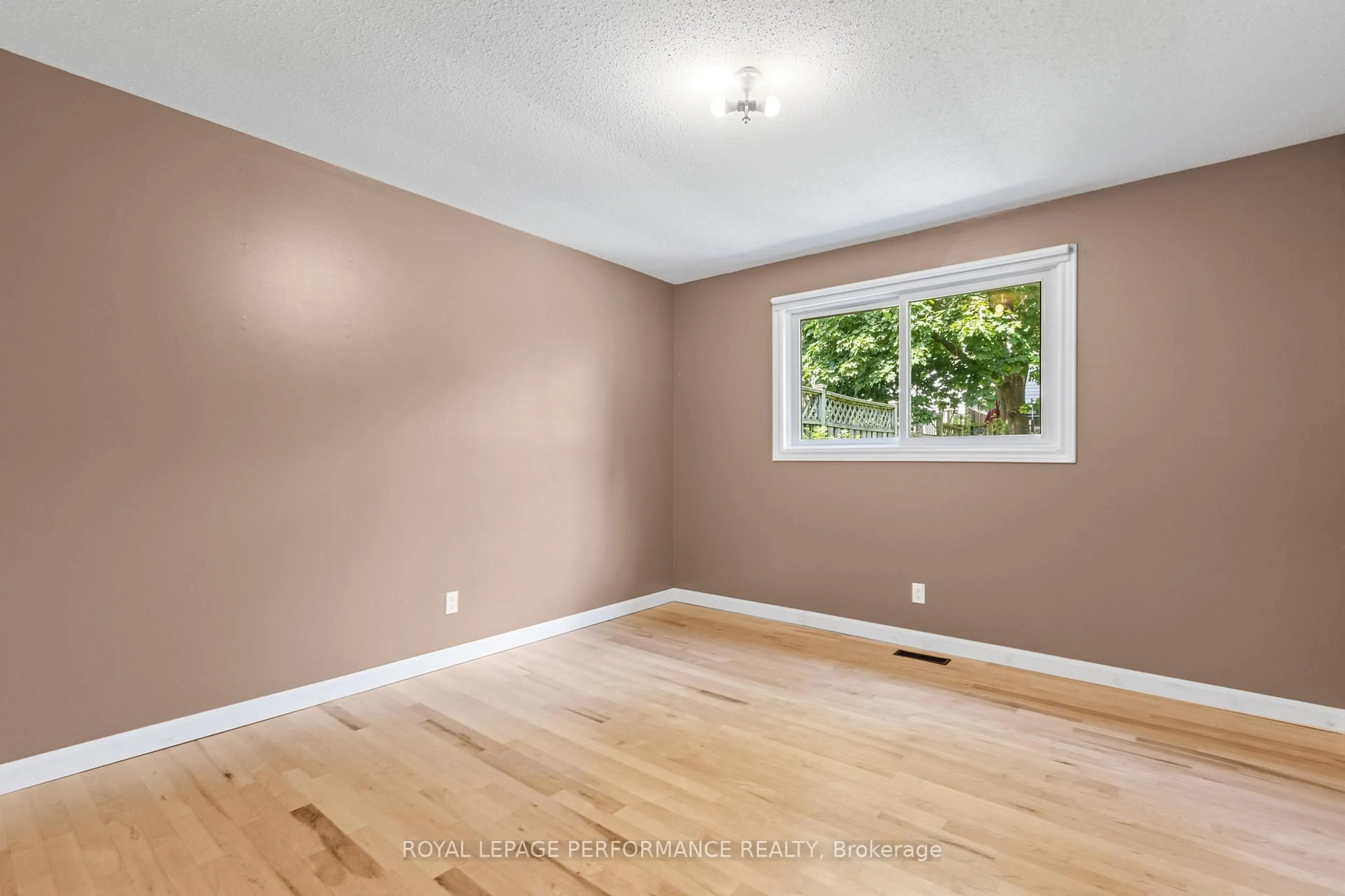 A pic of a room for 51 Jansen Rd, Ottawa Ontario K2H 5W6
