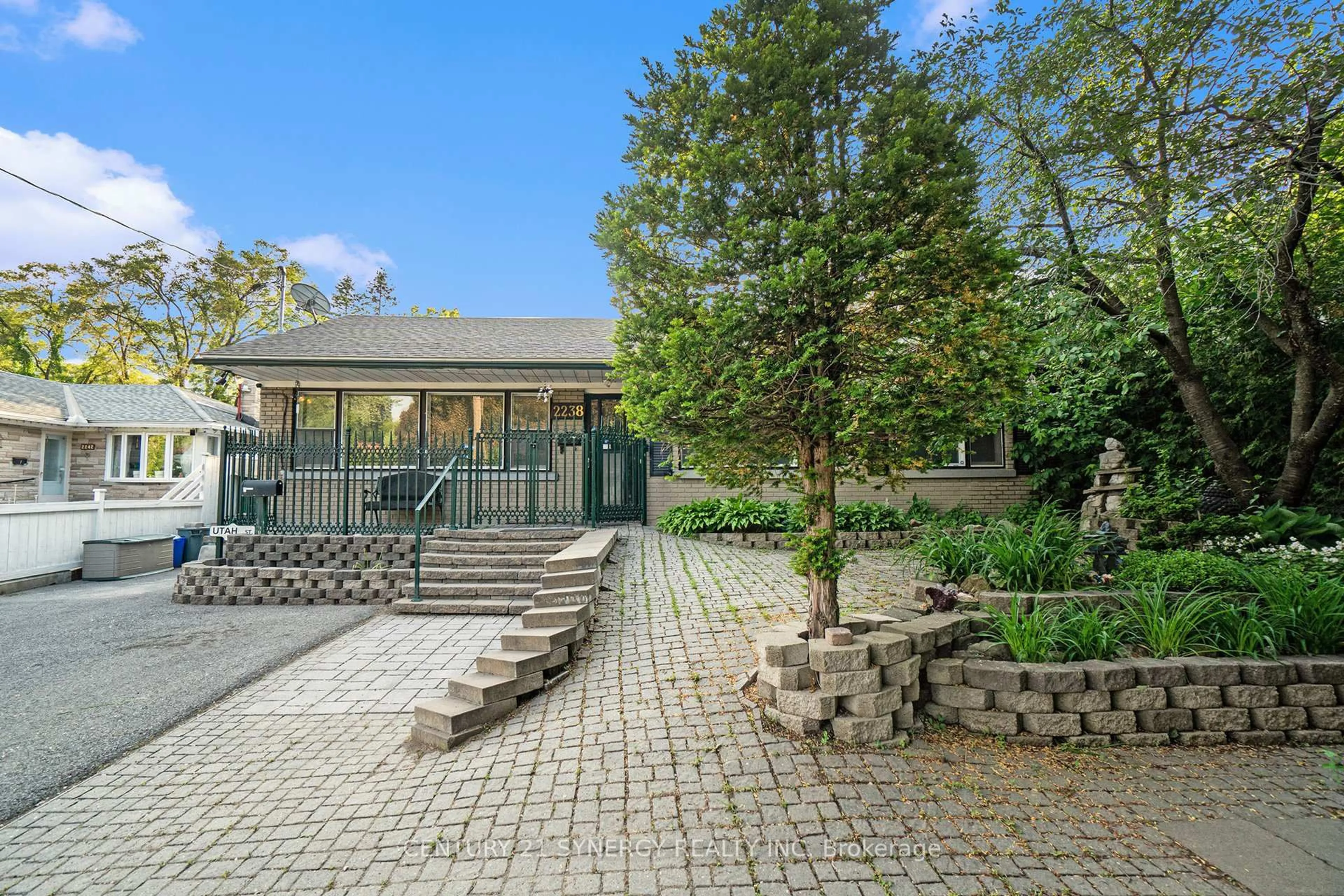 Patio, street for 2238 Utah St, Ottawa Ontario K1H 7W8