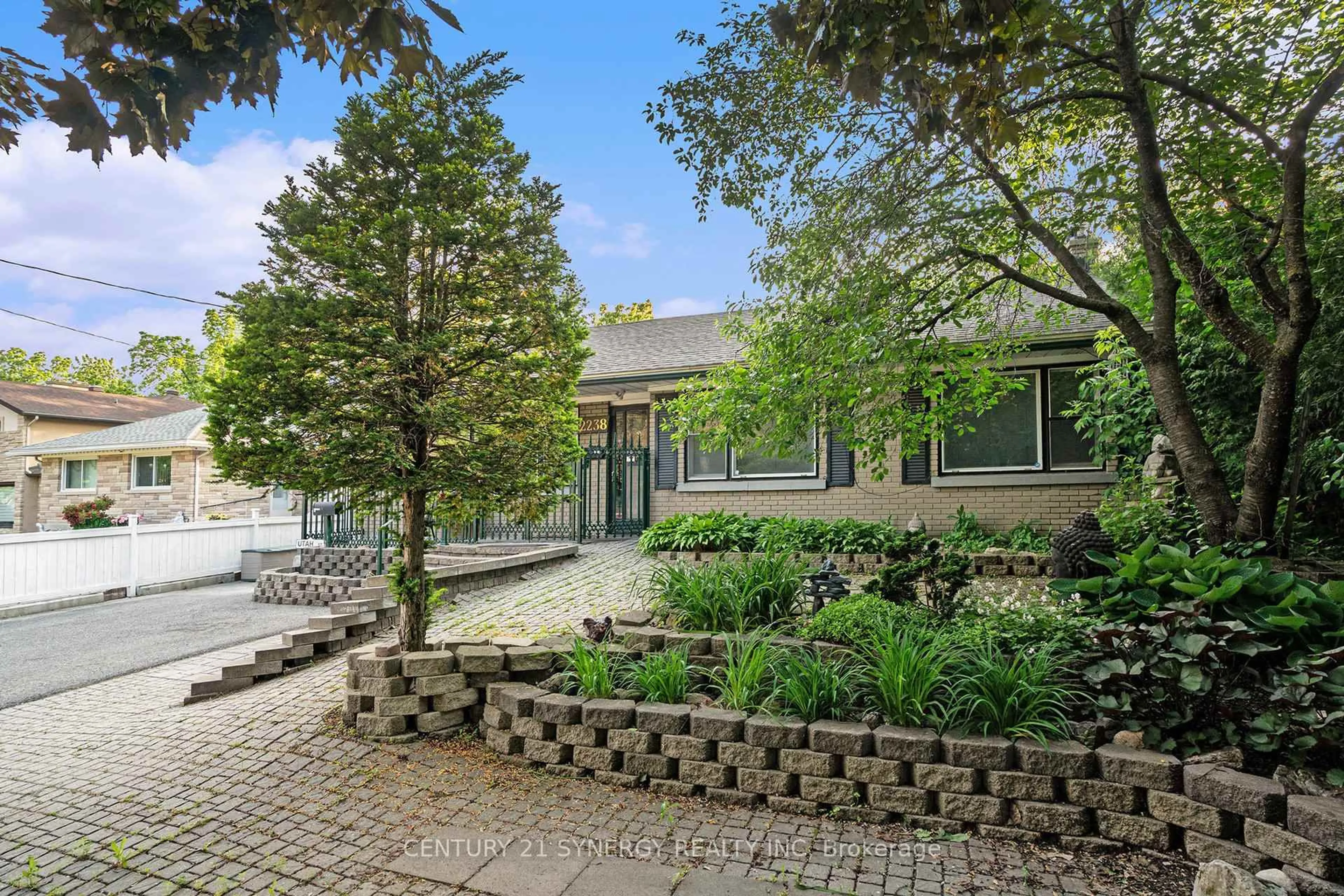 Patio, street for 2238 Utah St, Ottawa Ontario K1H 7W8