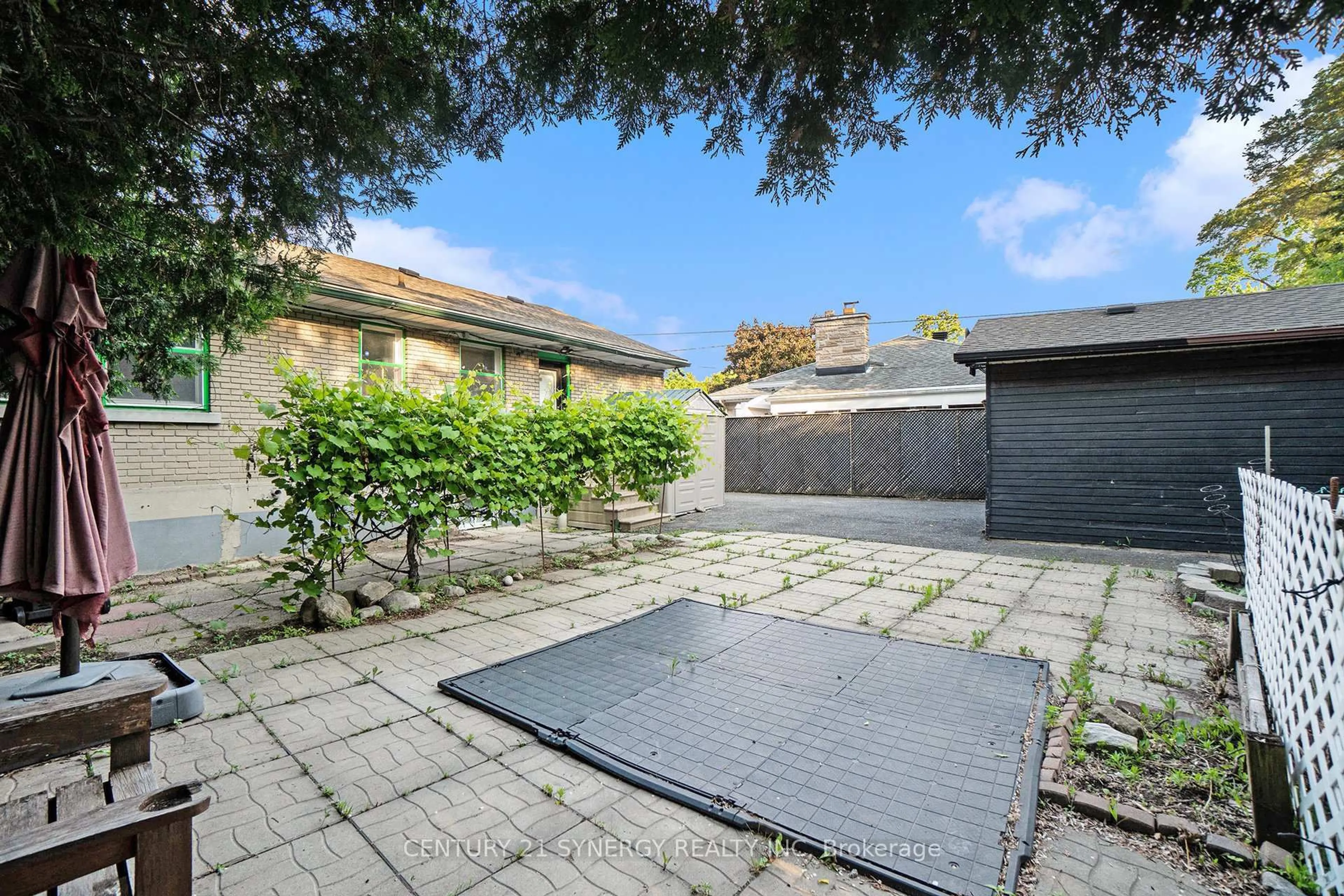 Patio, street for 2238 Utah St, Ottawa Ontario K1H 7W8