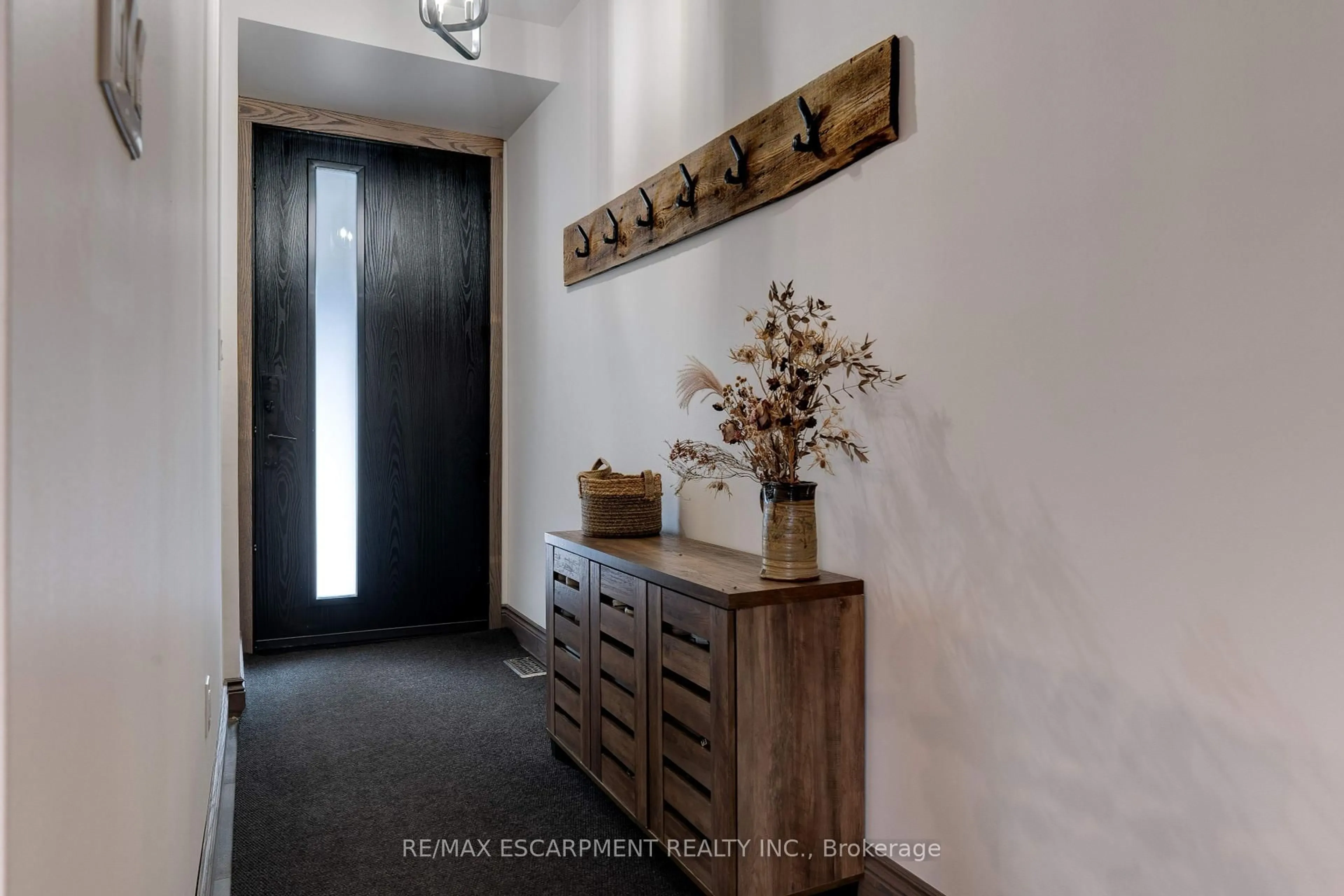 Indoor entryway for 61 Murray St, Hamilton Ontario L8L 1B4