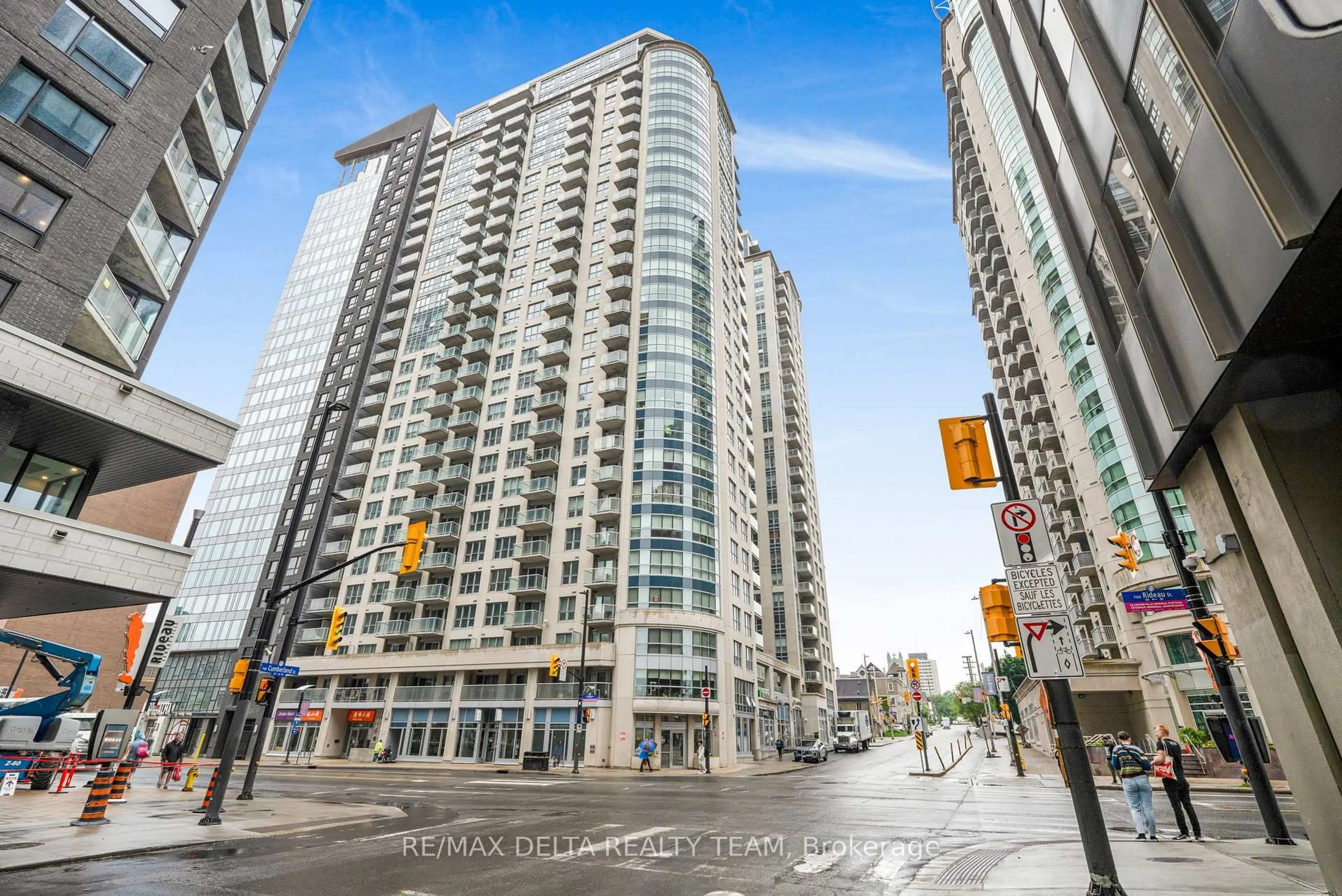Unknown for 242 Rideau St #403, Ottawa Ontario K1N 0B7