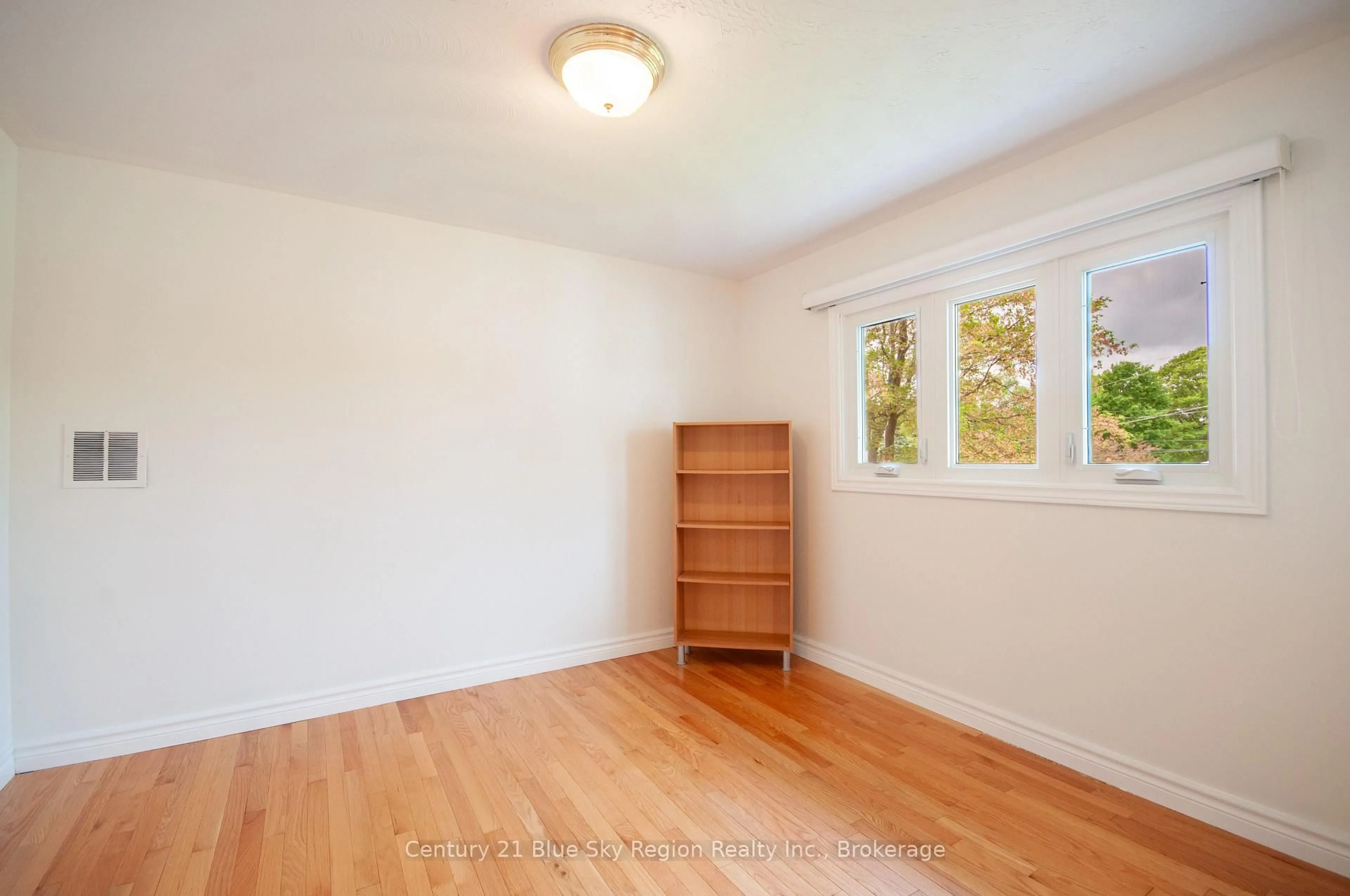 A pic of a room for 161 Carlo Cres, North Bay Ontario P1B 8A9