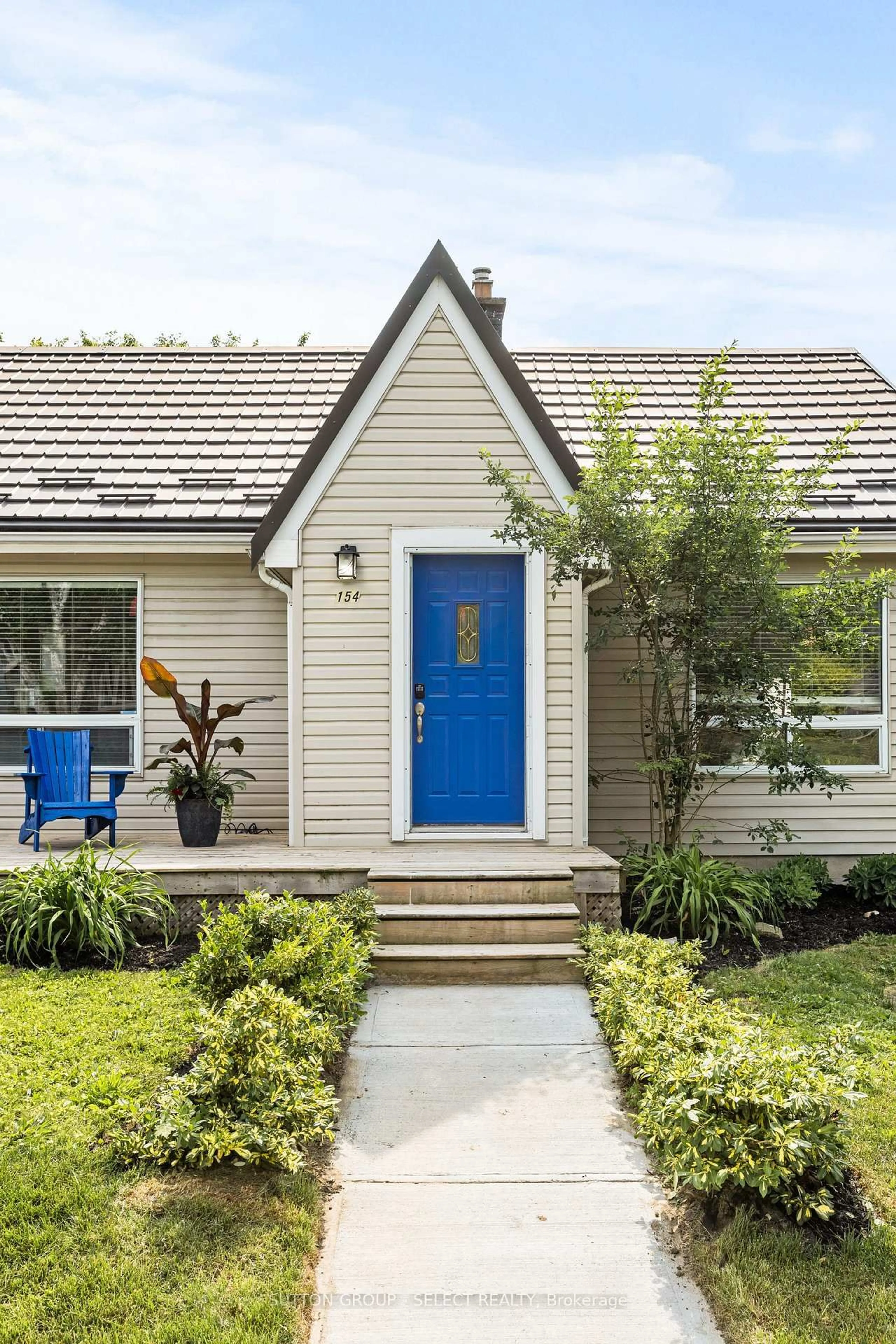 Home with vinyl exterior material, street for 154 Foster Ave, London North Ontario N6H 2L1