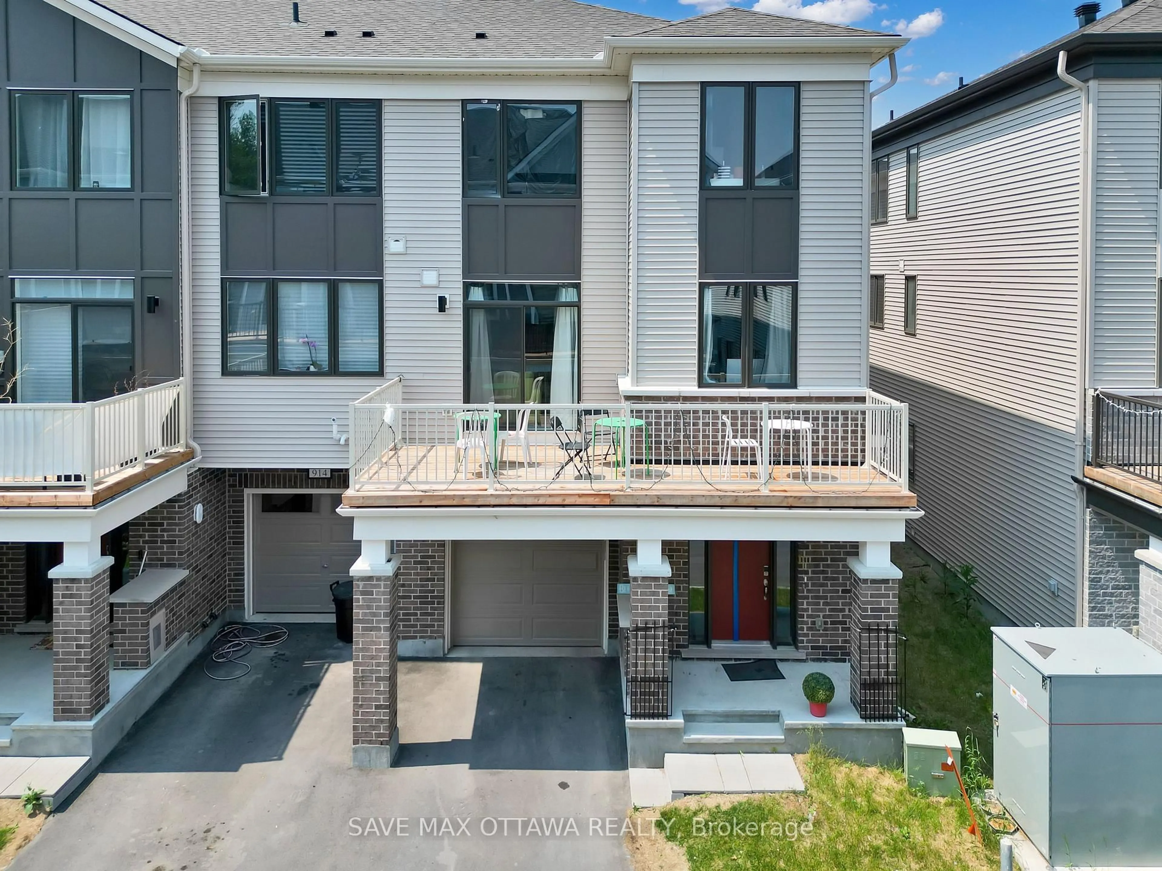 A pic from outside/outdoor area/front of a property/back of a property/a pic from drone, street for 912 Nova Private, Ottawa Ontario K2J 7B2