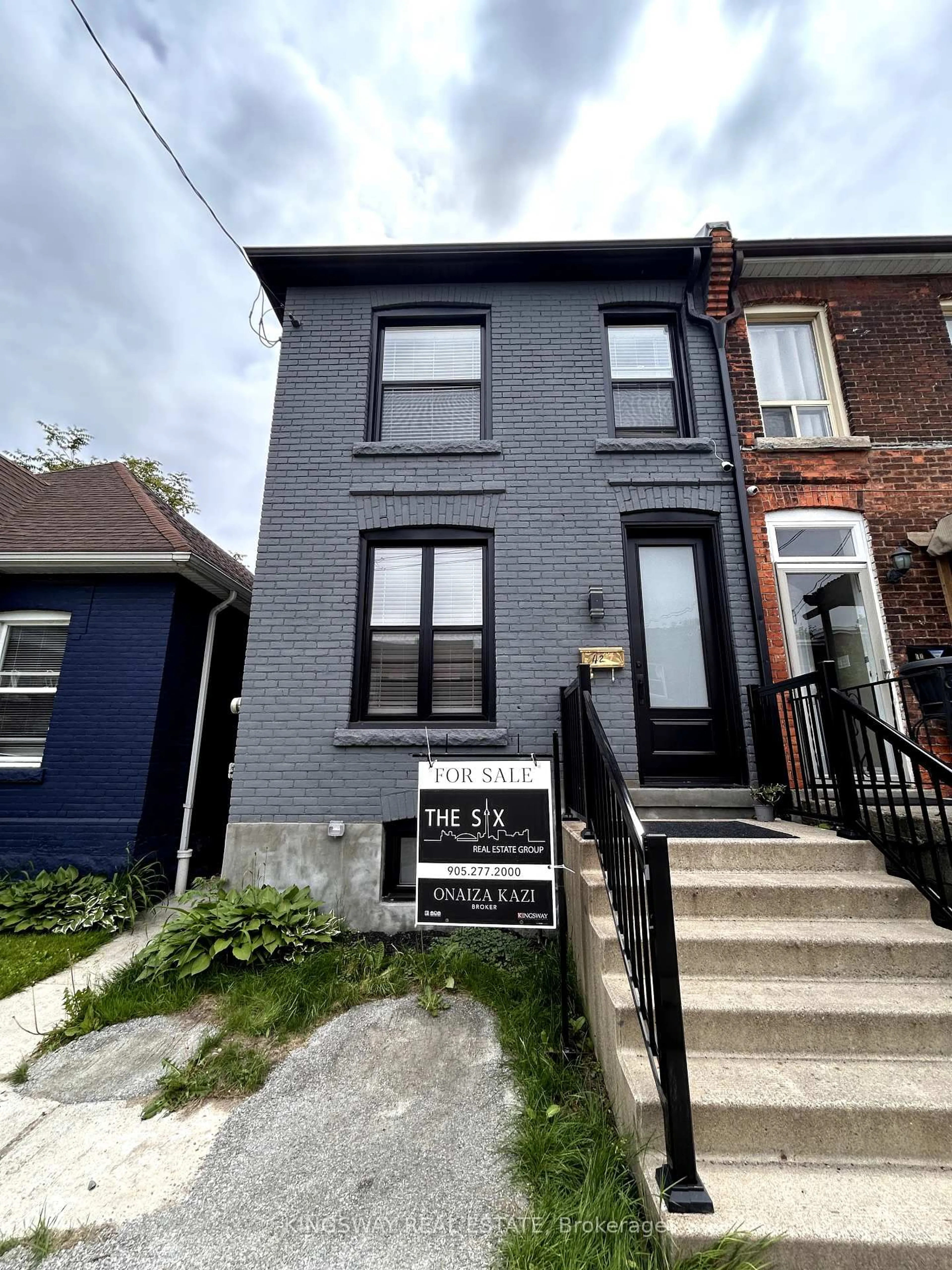 Home with brick exterior material, street for 42 Madison Ave, Hamilton Ontario L8L 5Y4
