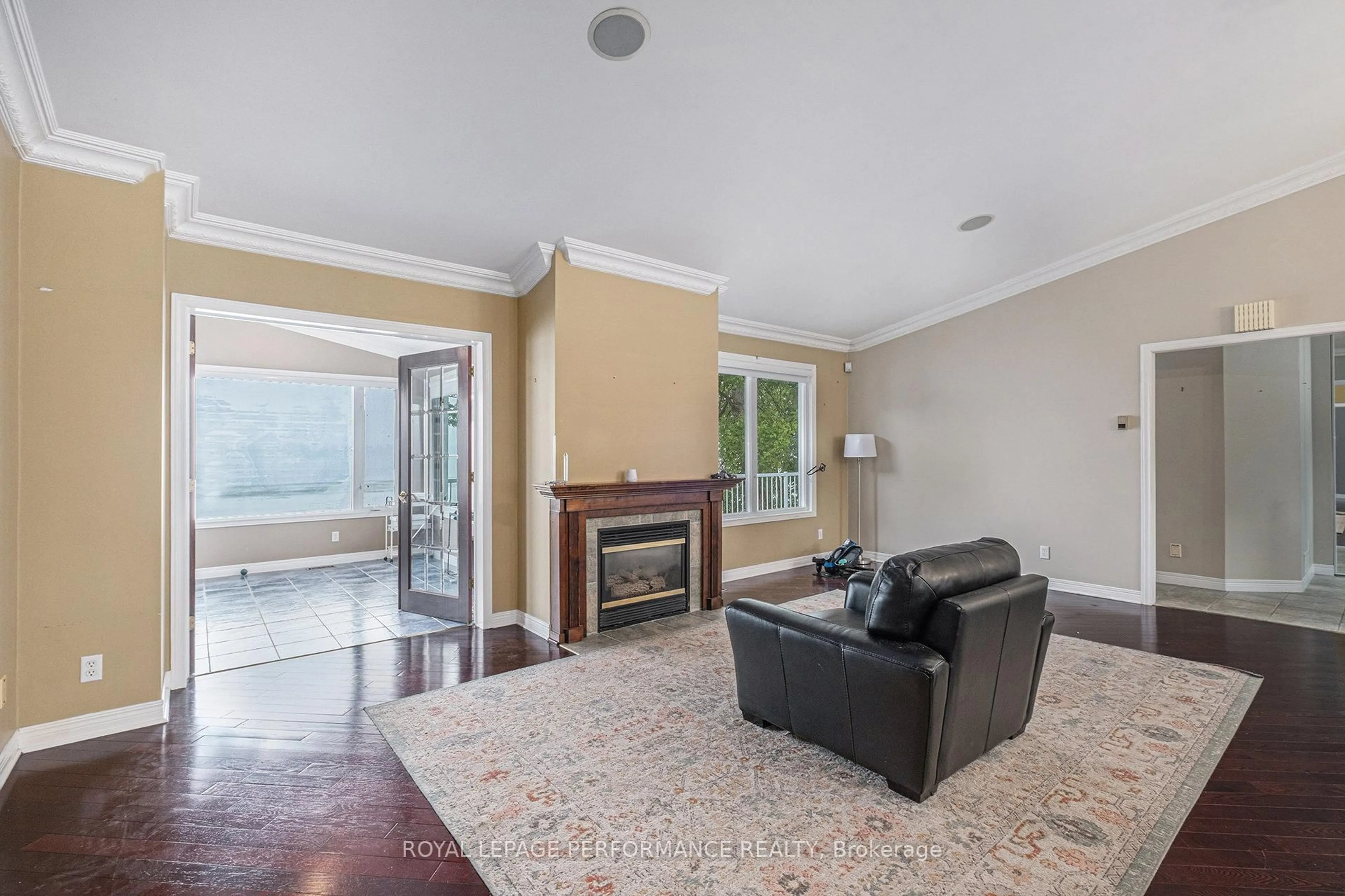 Living room with furniture, unknown for 2991 Old Highway 17 Highway, Clarence-Rockland Ontario K4K 1W1