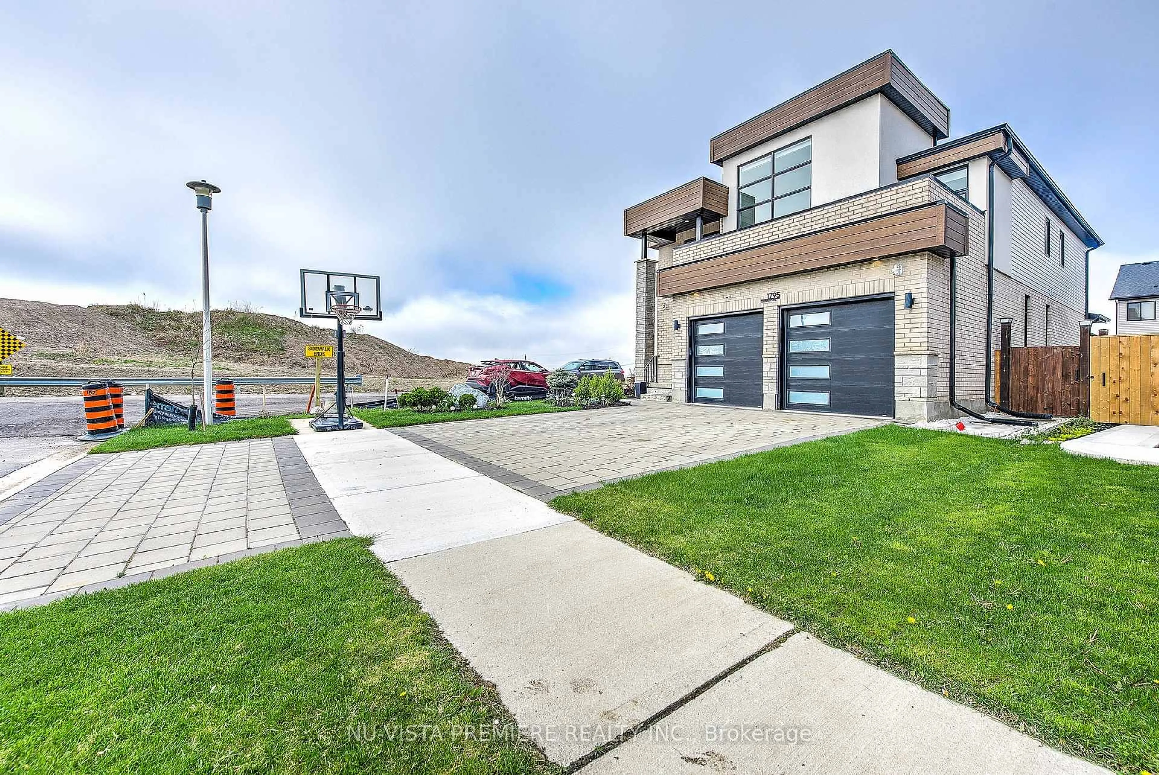 Unknown for 1795 BRAYFORD Ave, London South Ontario N6K 0H4