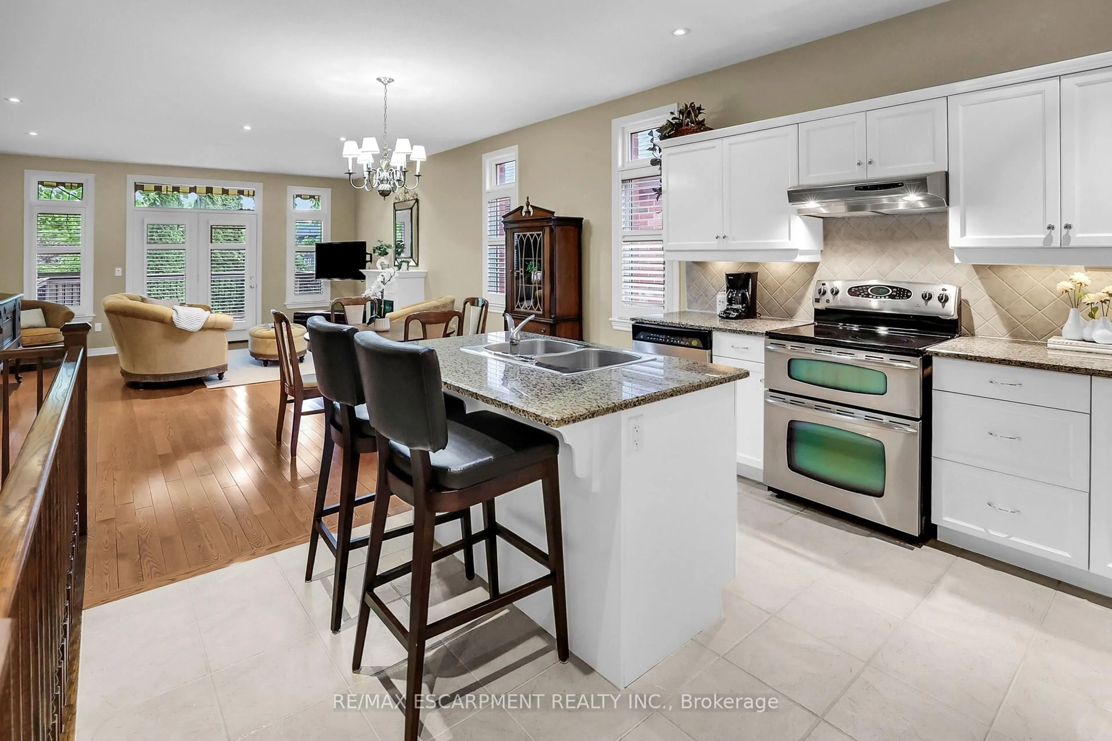 Open concept kitchen, ceramic/tile floor for 8 Muscat Dr #4, Grimsby Ontario L3M 5S7
